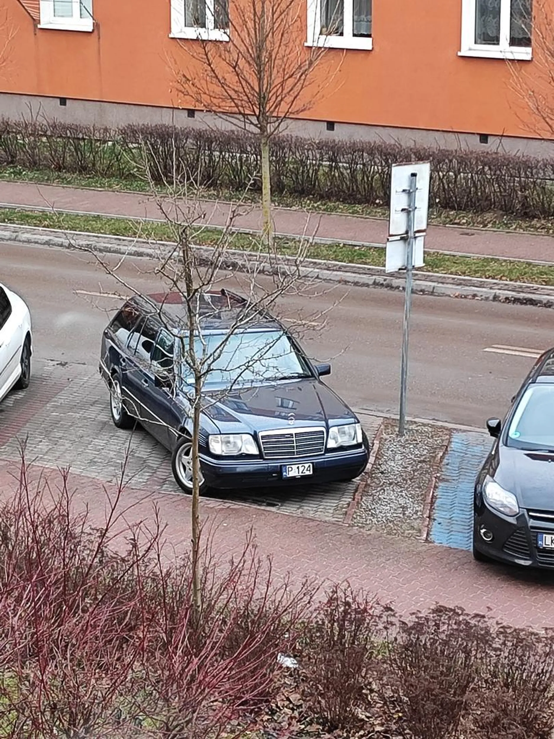 No zajebiście parkujesz XD