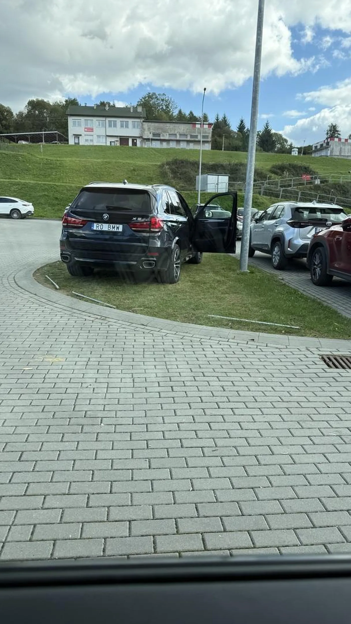 Cham na terenach szpitalnych