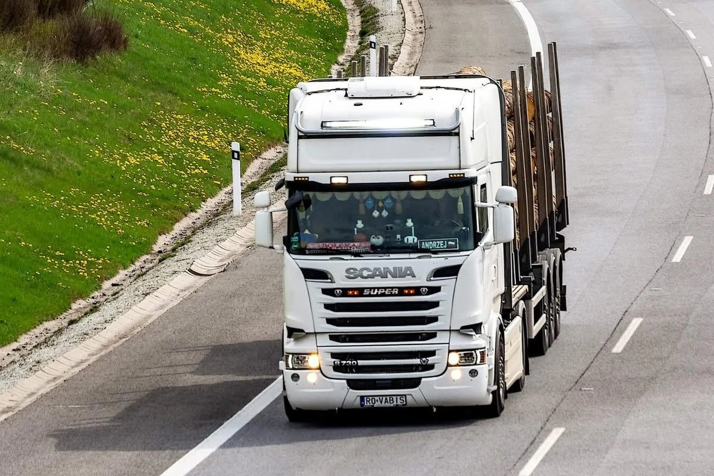 To jest ciężarówka która powinna jeździć dzień i noc,pięknie zadbana ładna w środku polecam ?