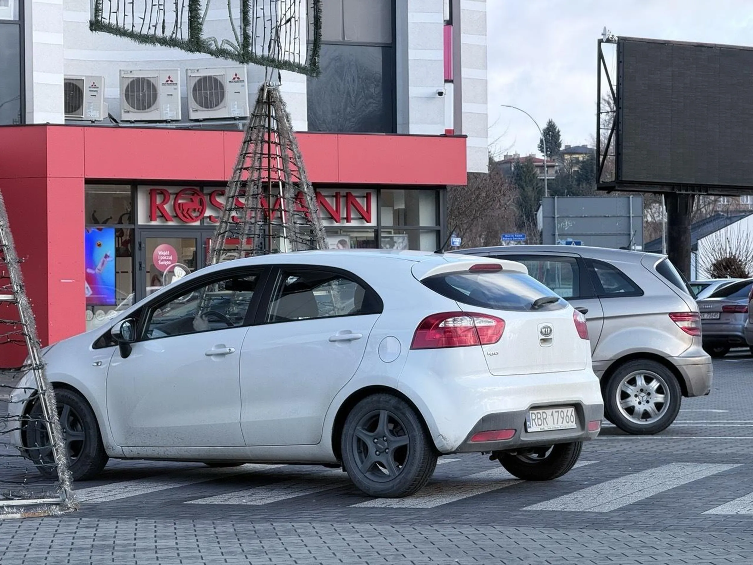 Ahh gdyby tylko dało się wjechać do sklepu...