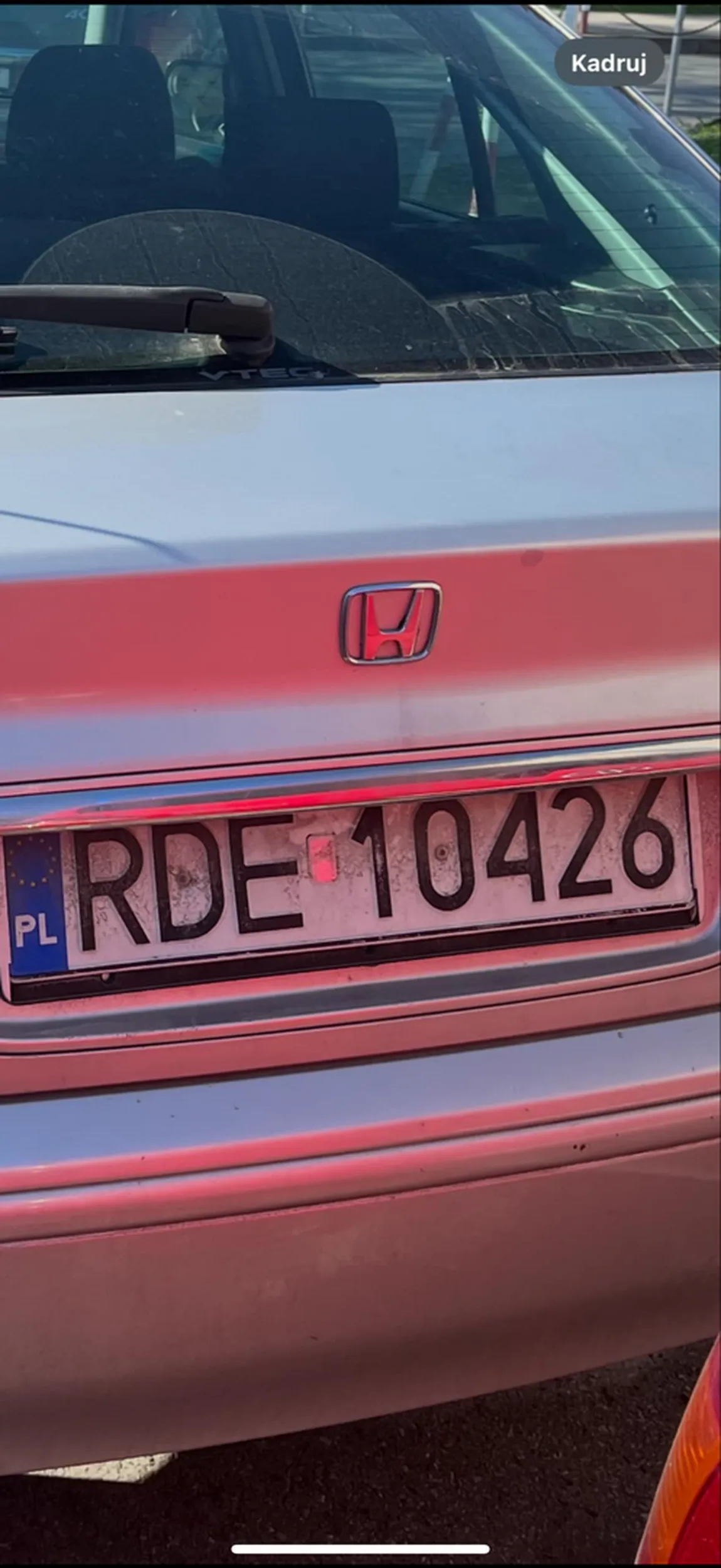 Niedawno miałem styczność z tym kierowcą. Prawie potrącił kobietę wyprzedzając na pasach po czym gdy zatrąbiłem, zatrzymaj się i wyszedł do mnie.