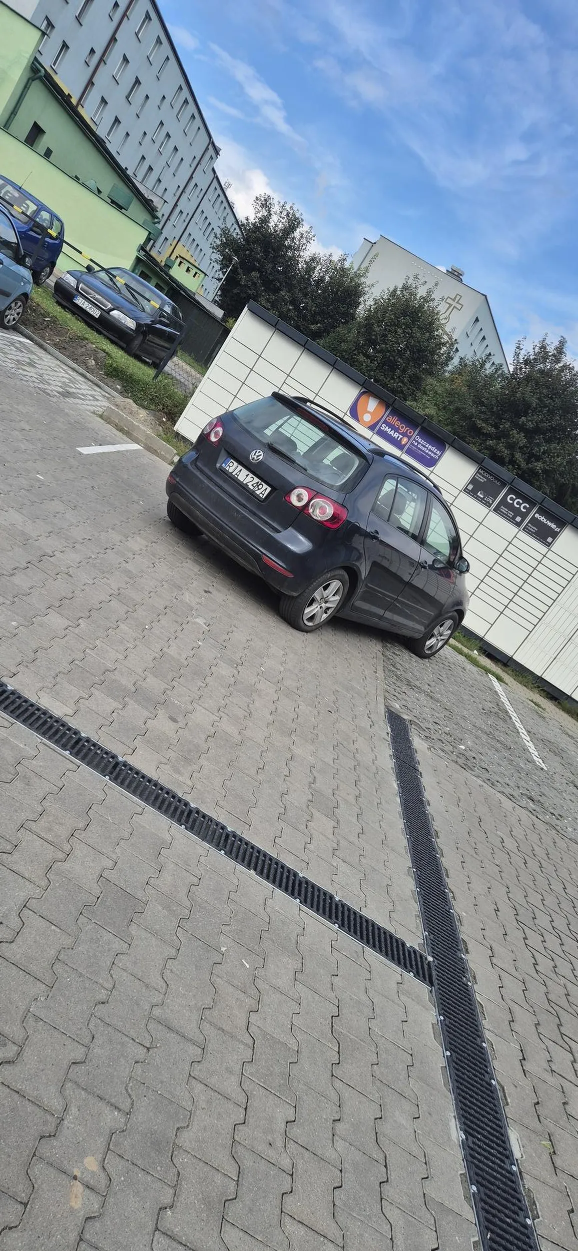 Przyjechał jakiś kutas z cetuli pod sklep i zapomniałem jak się parkuje jak człowiek