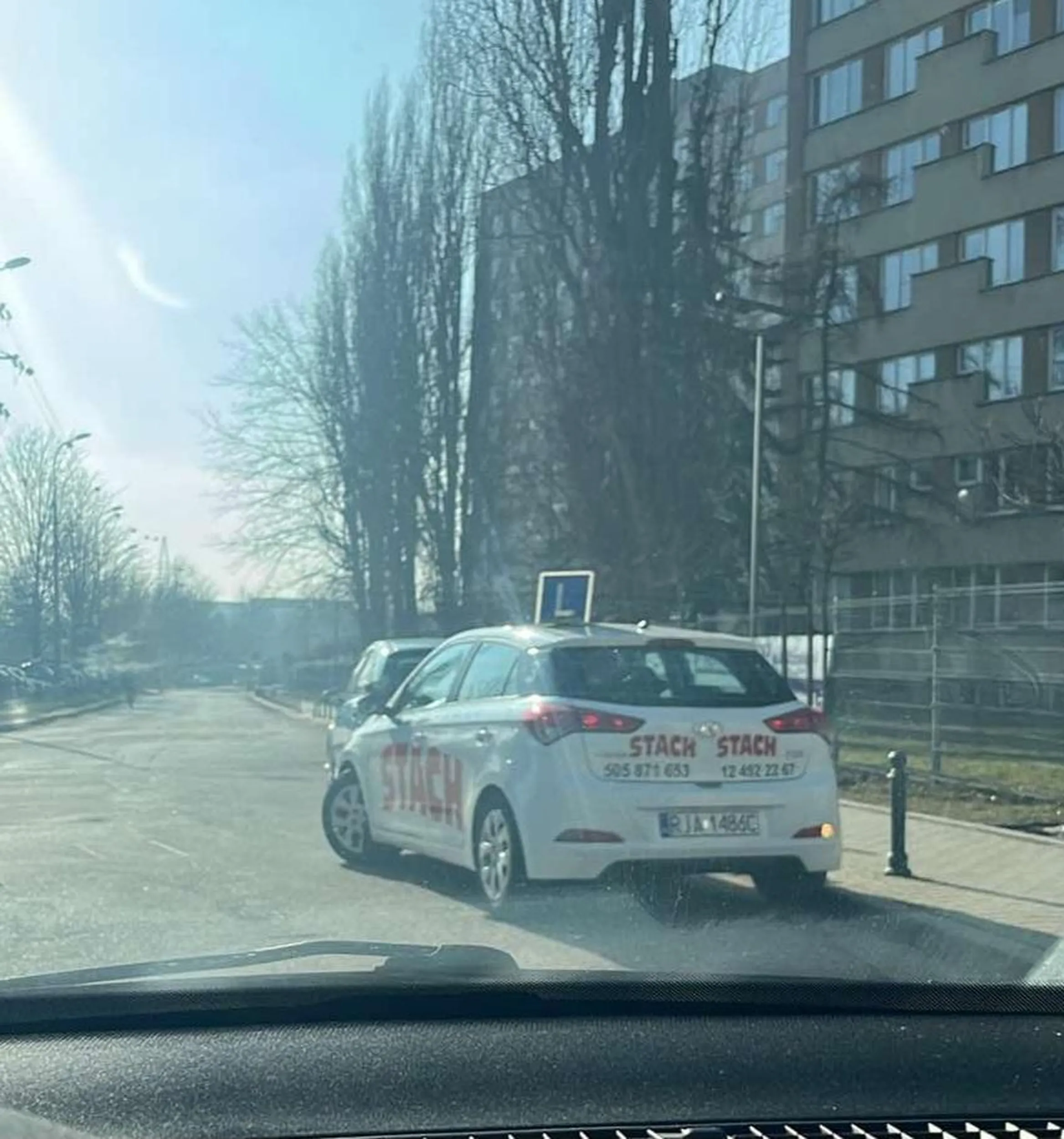 OSK Stach Kraków, uczą parkować na skrzyżowaniu ?? Ul. Skarżyńskiego ??