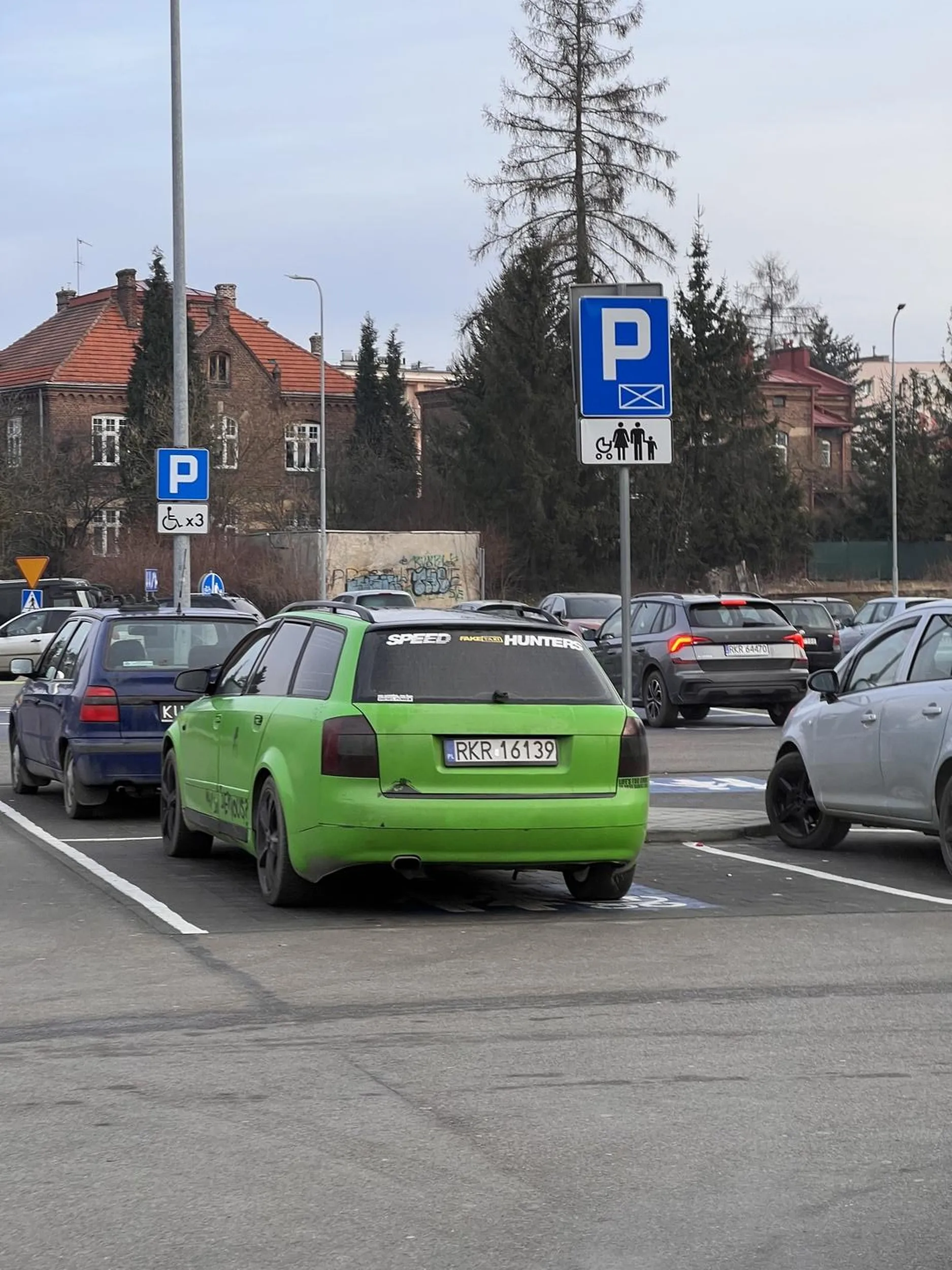 Fake taxi, fake rodzina z dziećmi