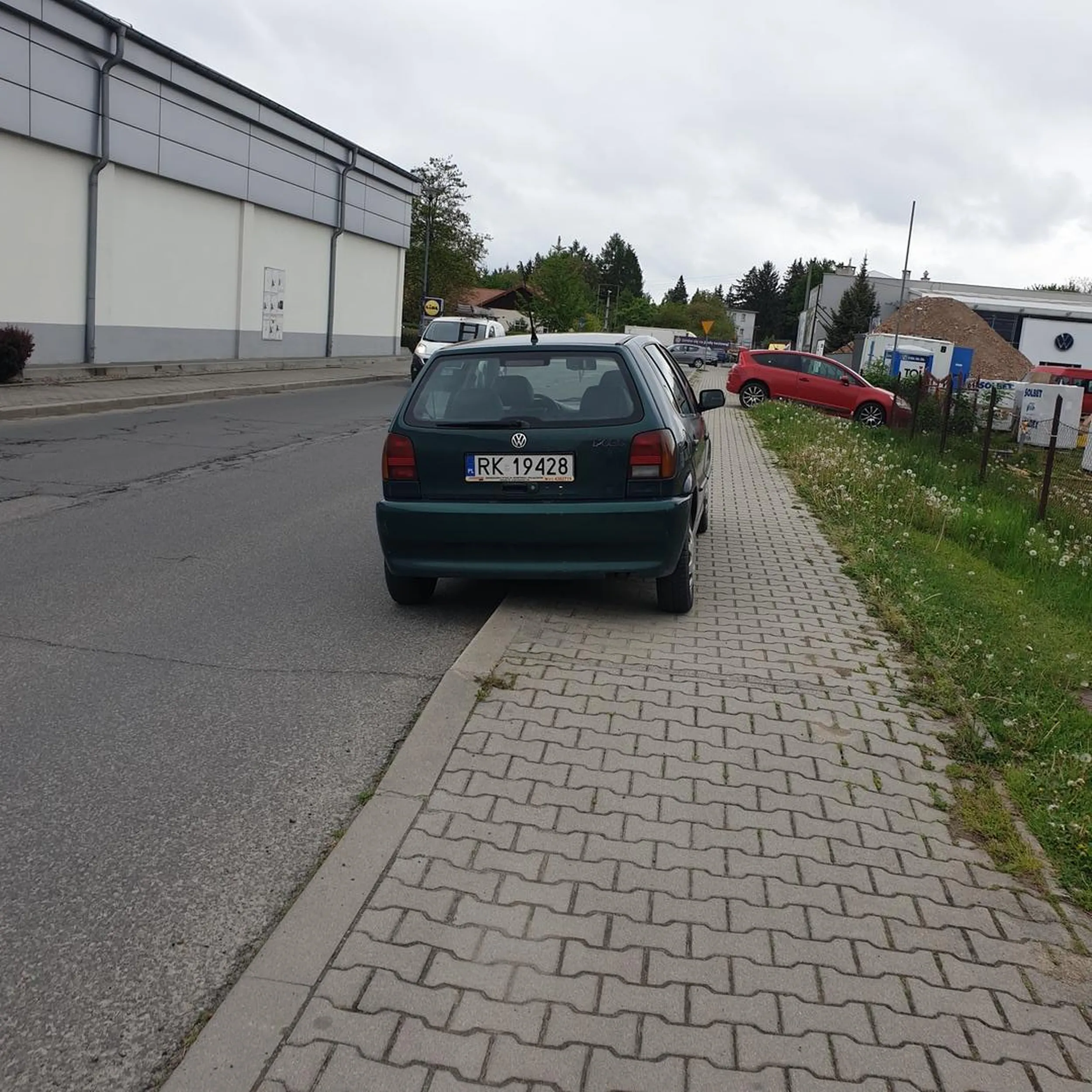 Wolny chodnik dla pieszych!