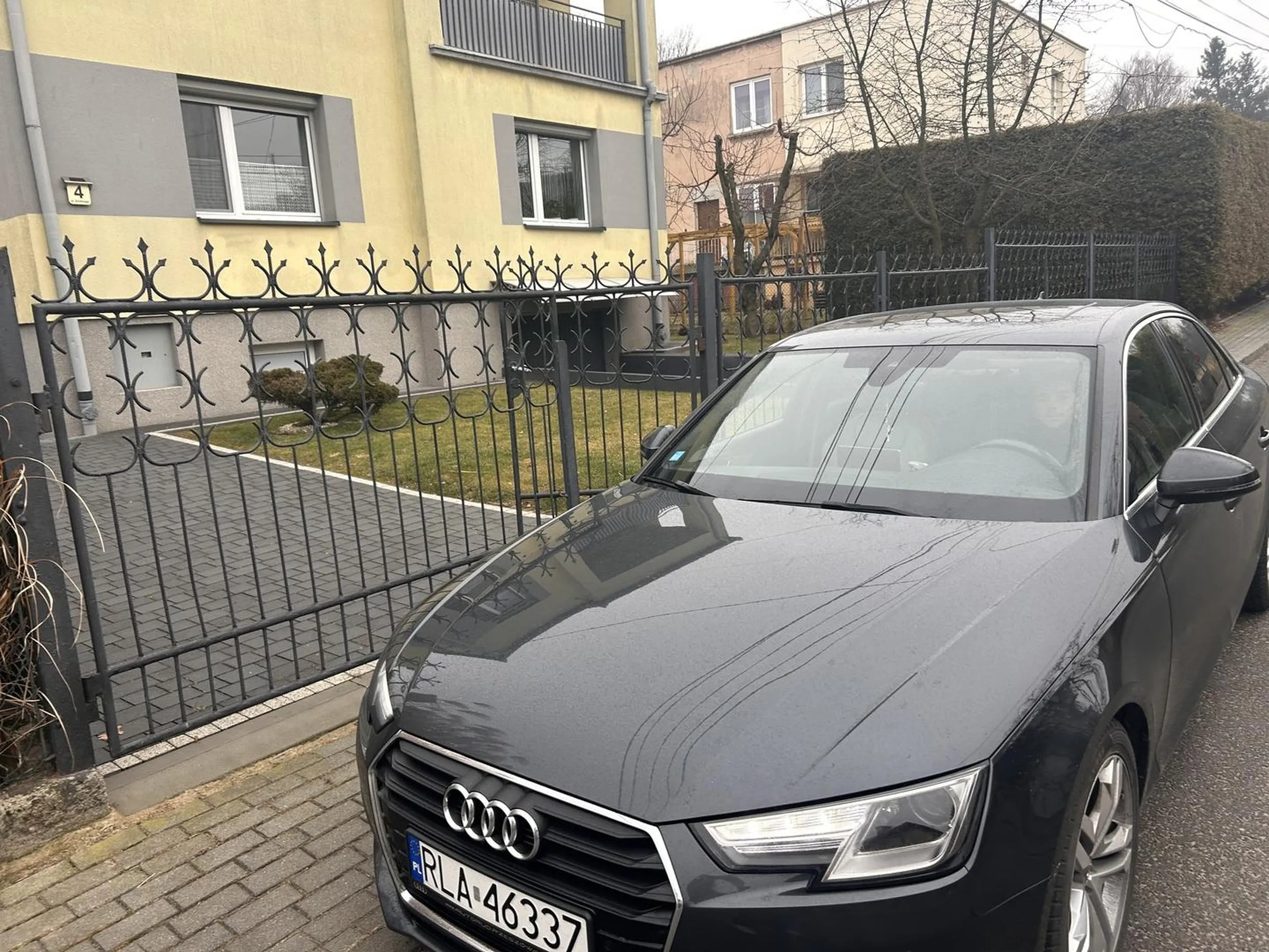 Zastawianie bramy wjazdowej i brak możliwości dojścia na swoją posesje…