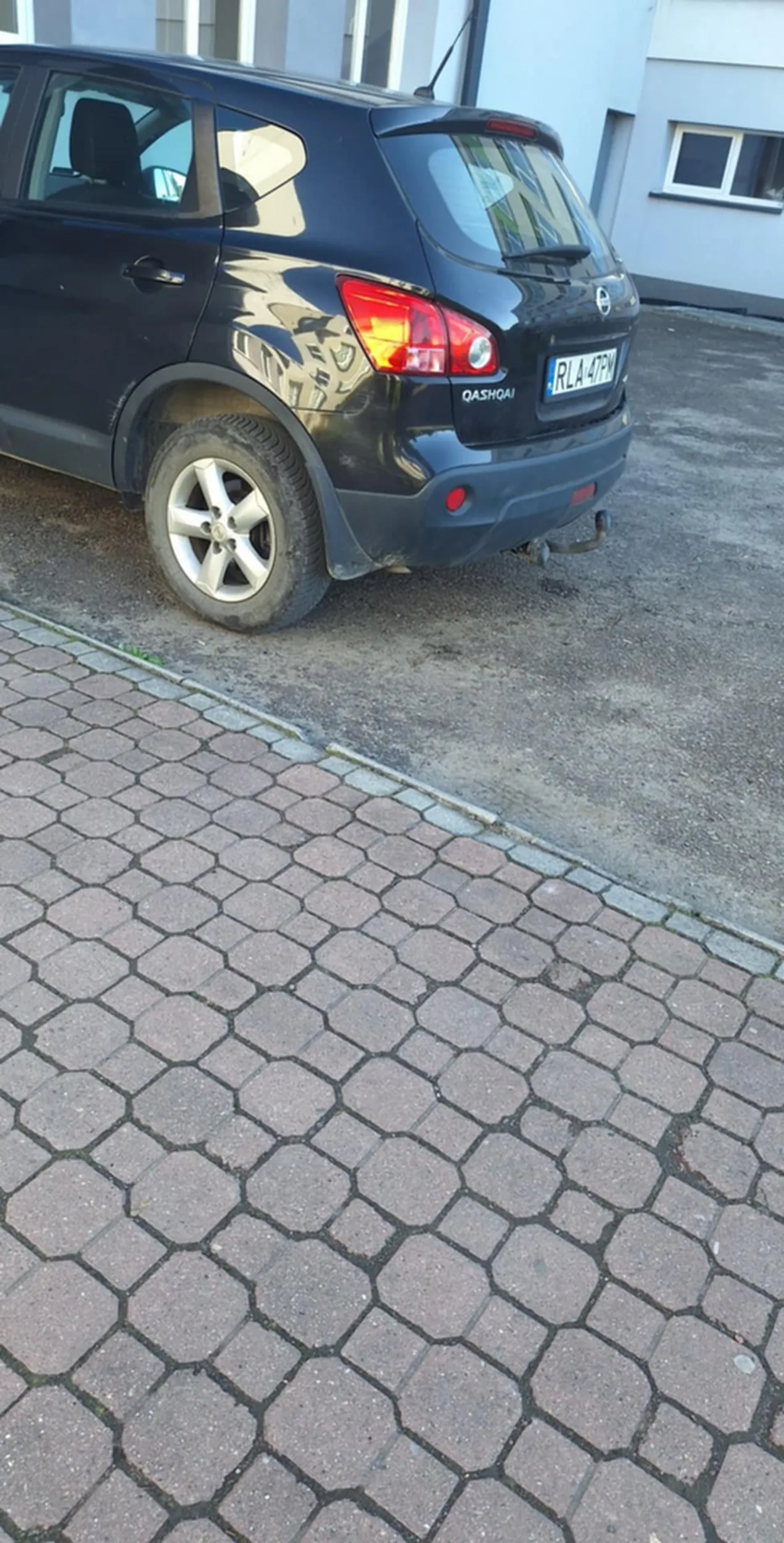 Nissan Kaszkaj Mirasa S. Nauczyciela Matematyka Z Sanoka i Krosna I jedzie dziadkowozem do szkoły