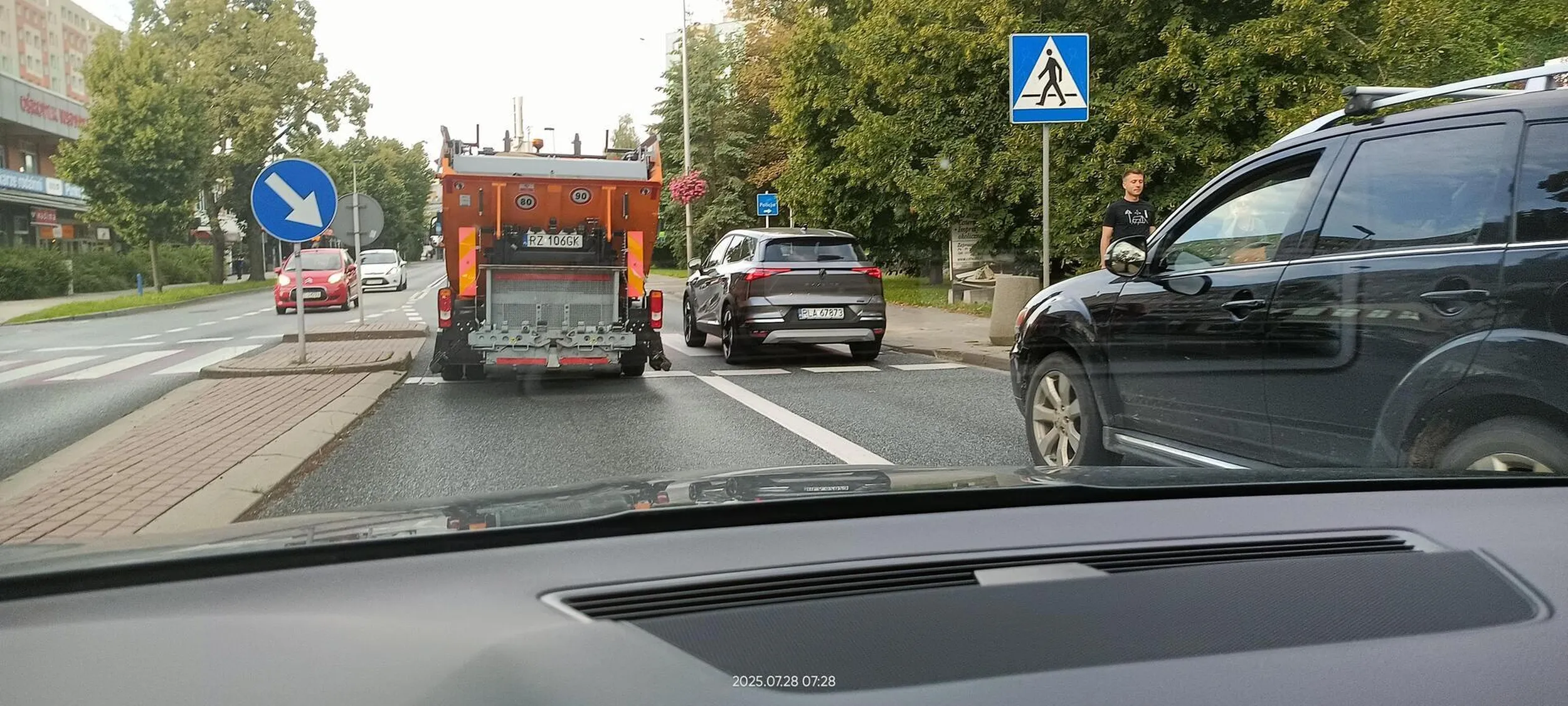 Król buspasa, pewnie pracownik komendy wojewódzkiej policji, to mu przecież nic nie zrobią.