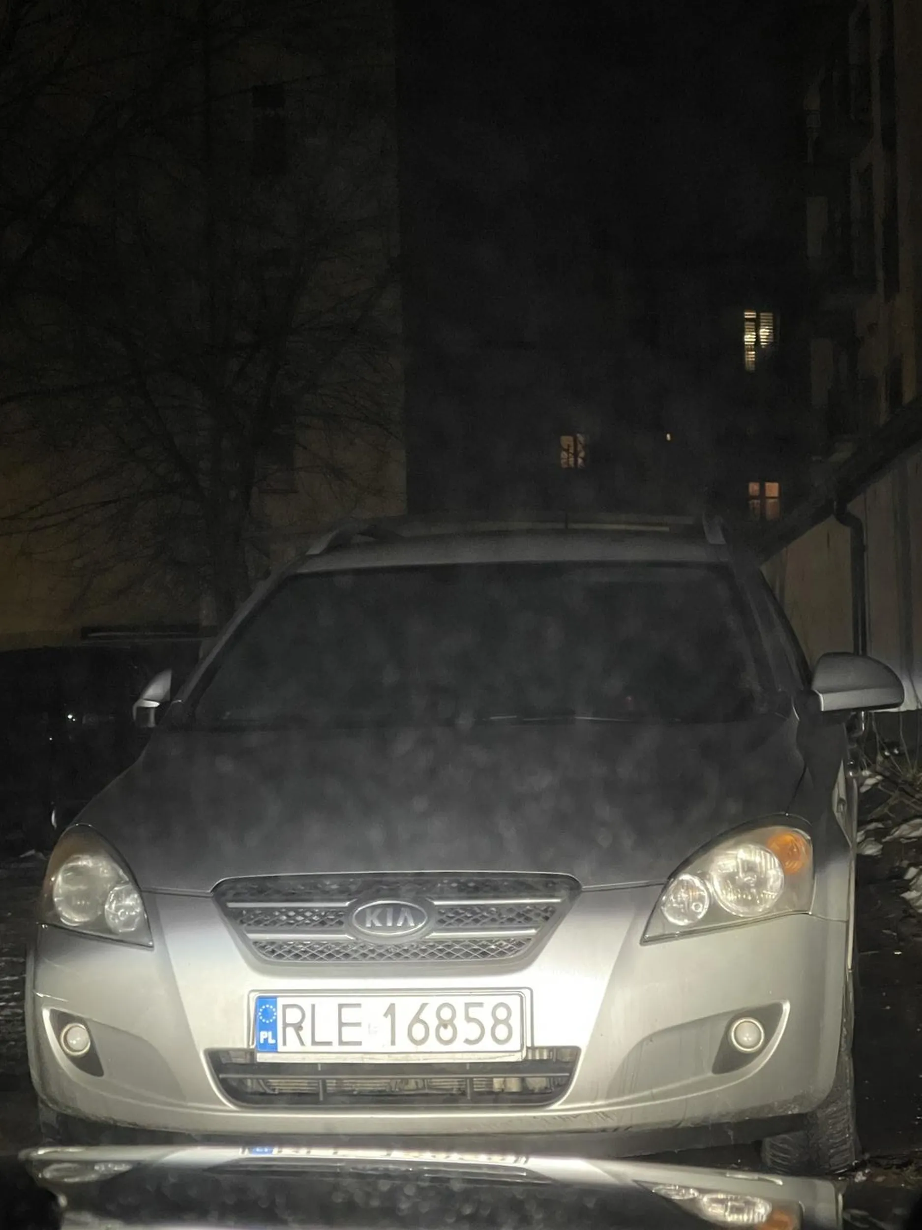 naucz się parkować i nie zastawiaj innych!!!!! przysuwaj się do krawędzi!