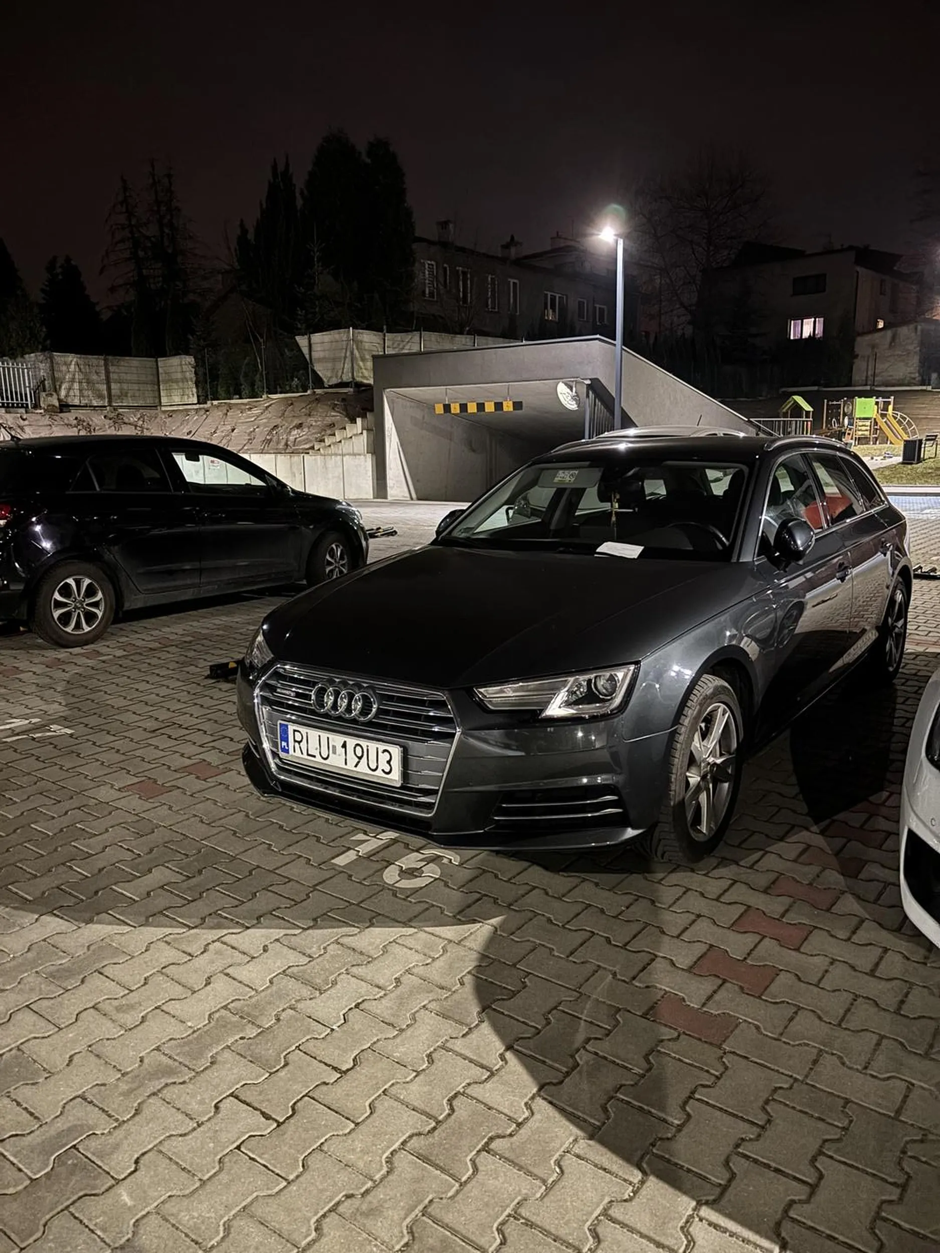 Parkuje na cudzym prywatnym miejscu postojowym