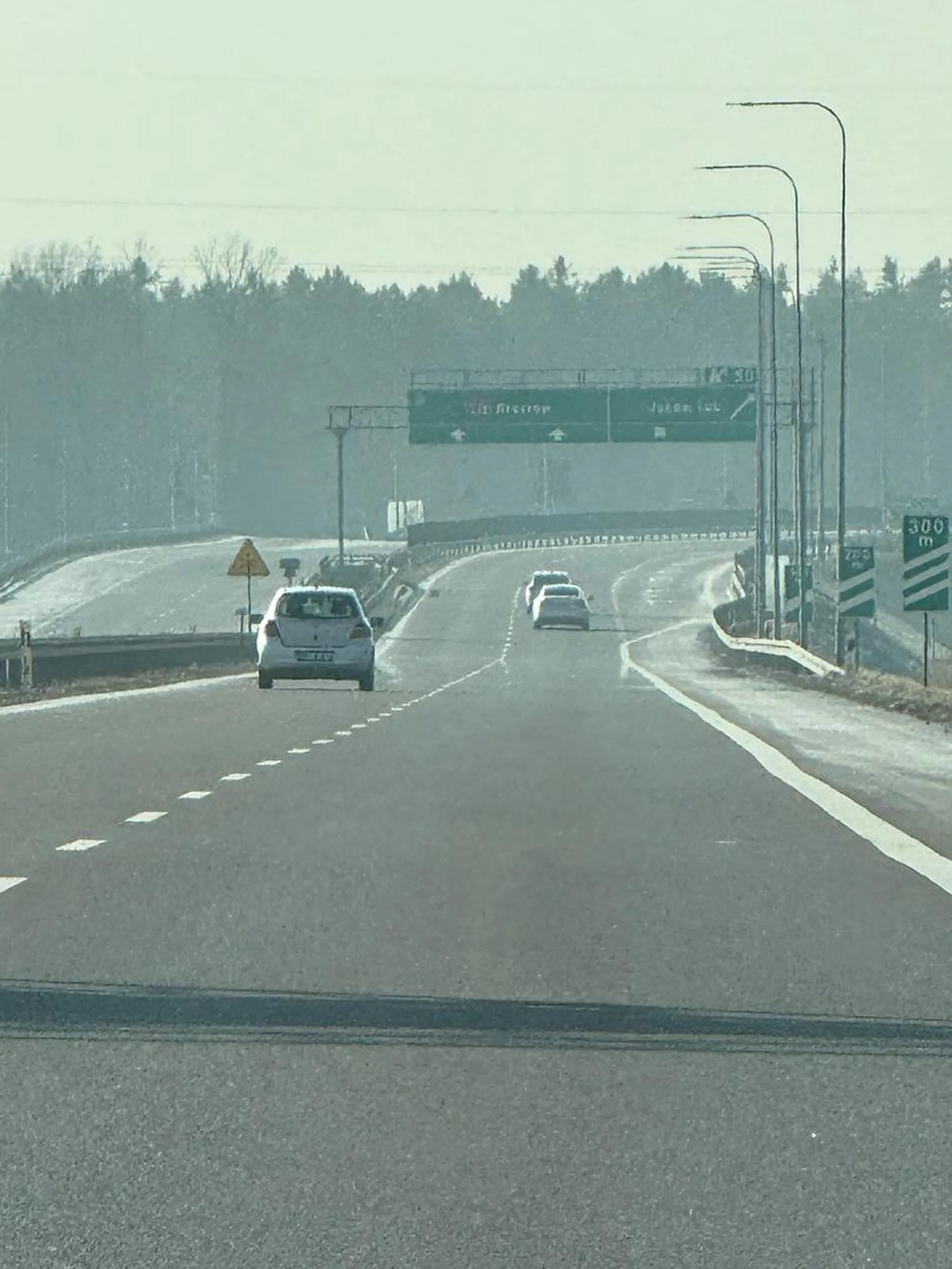 niech ta Pani nauczy sie zmieniac pas na prawy a nie jedzie ze 100km lewym na S19