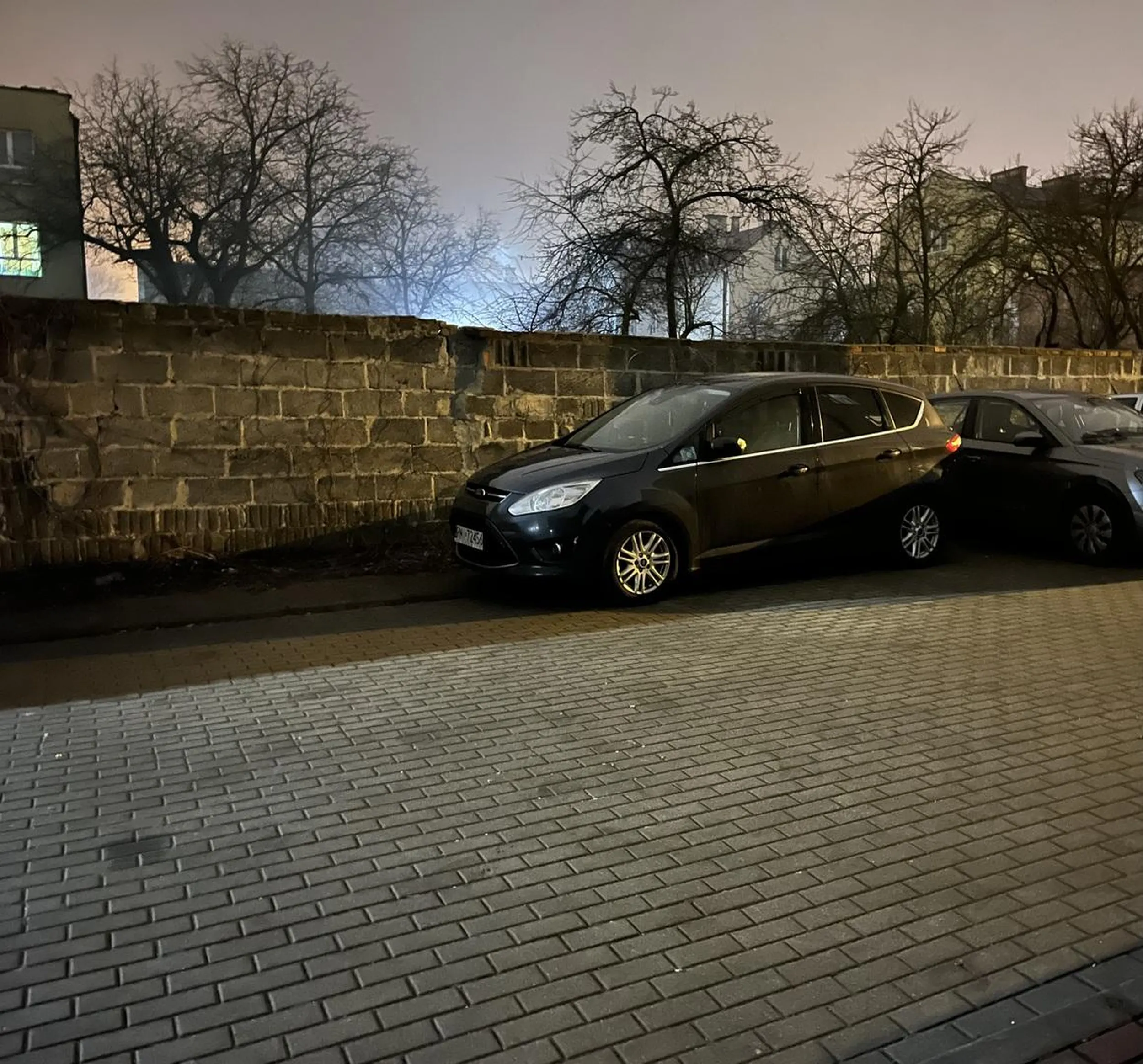 Prawko wygrane w chipsach, mistrzu/mistrzynio parkowania. Spokojnie mogły by zaparkować w Twoim miejscu 3 samochody amatorze.