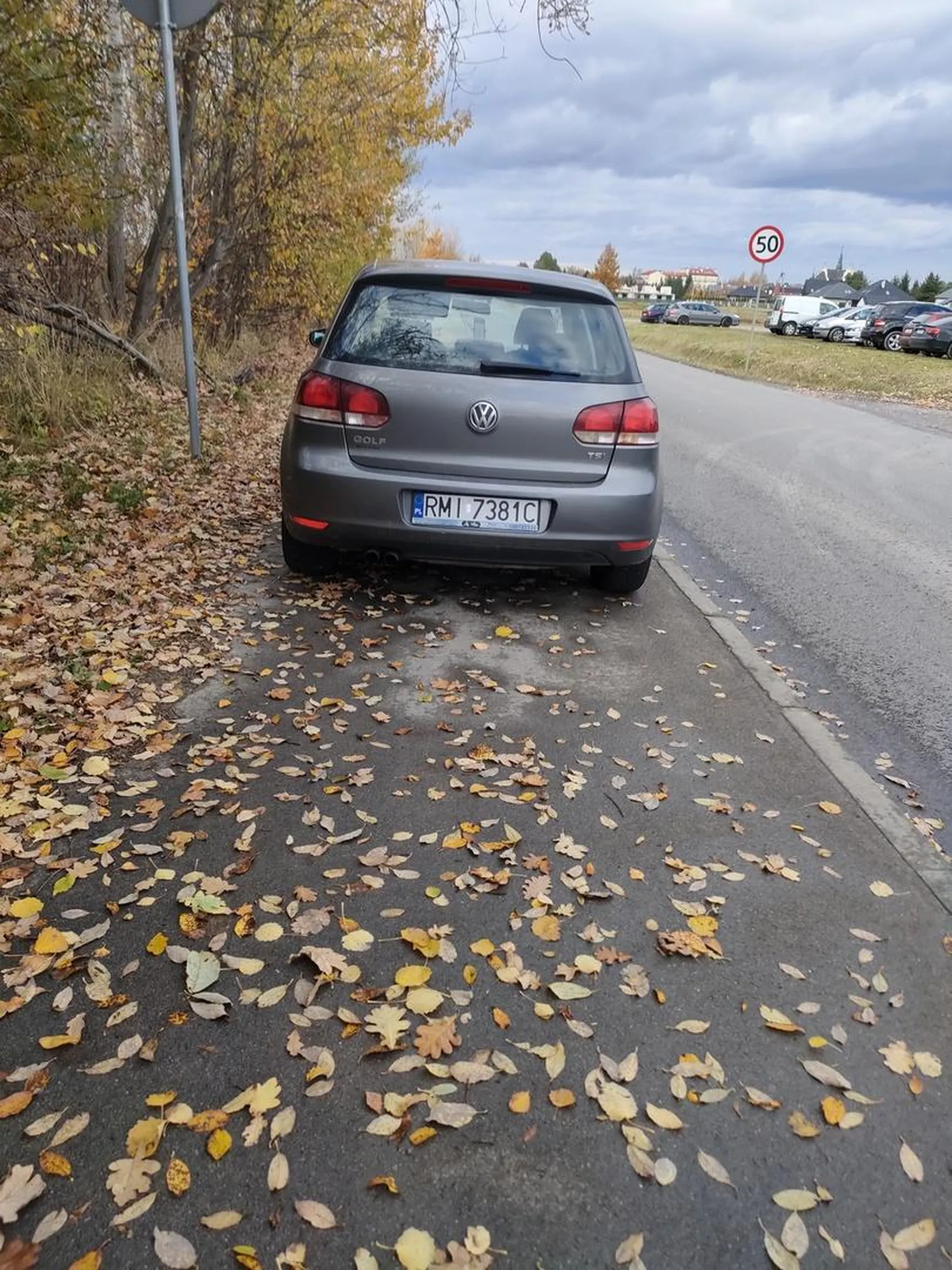 Ścieżka pieszo rowerowa to nie jest parking koleżko