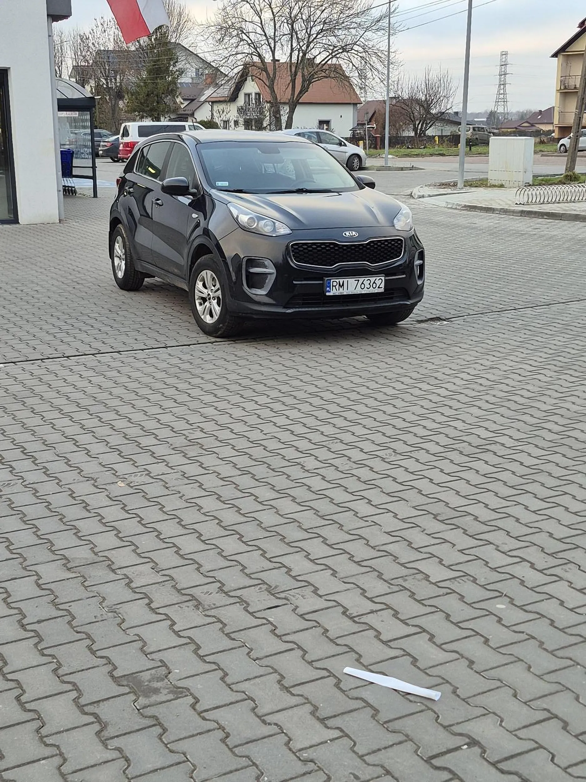 Po co temu Januszowi miejsca do parkowania... w końcu przyjechał Król Radomyśla Wielkiego! Pozdrawiam, Johnny Sins