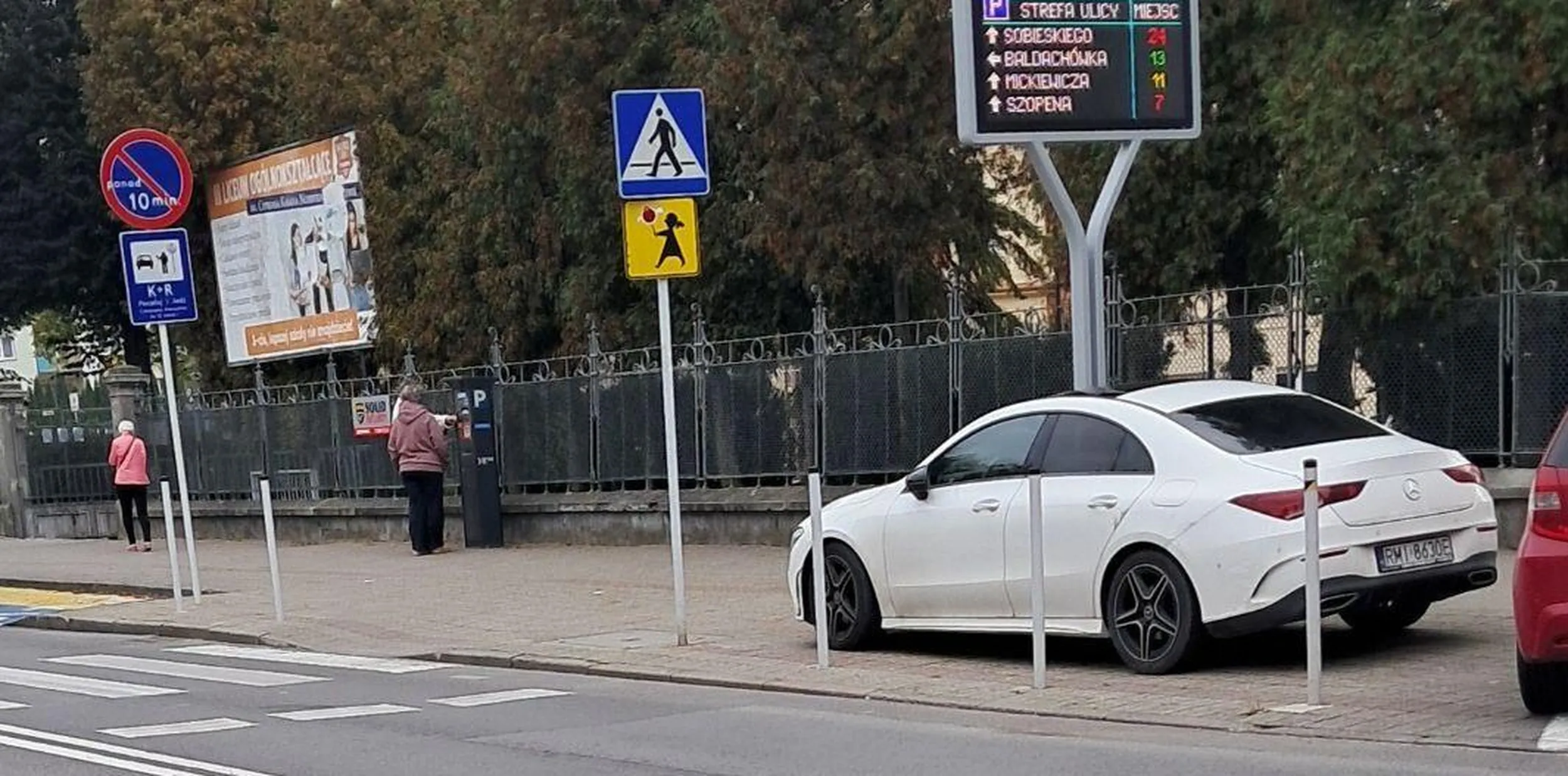Na merca stać, a na płatne parkowanie już nie.