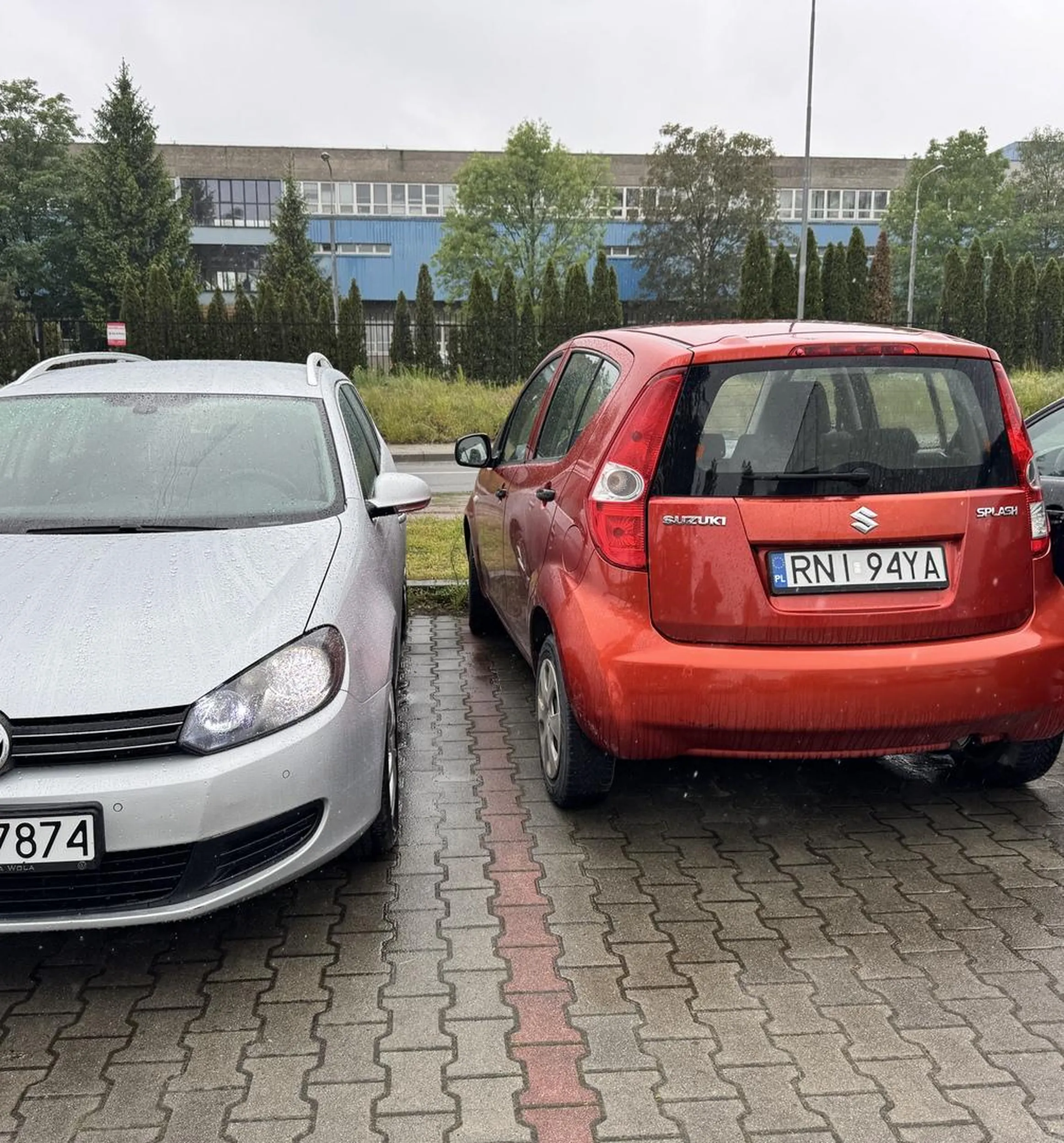 Naucz się parkować. Przy okazji dzięki za obicie mojego samochodu.