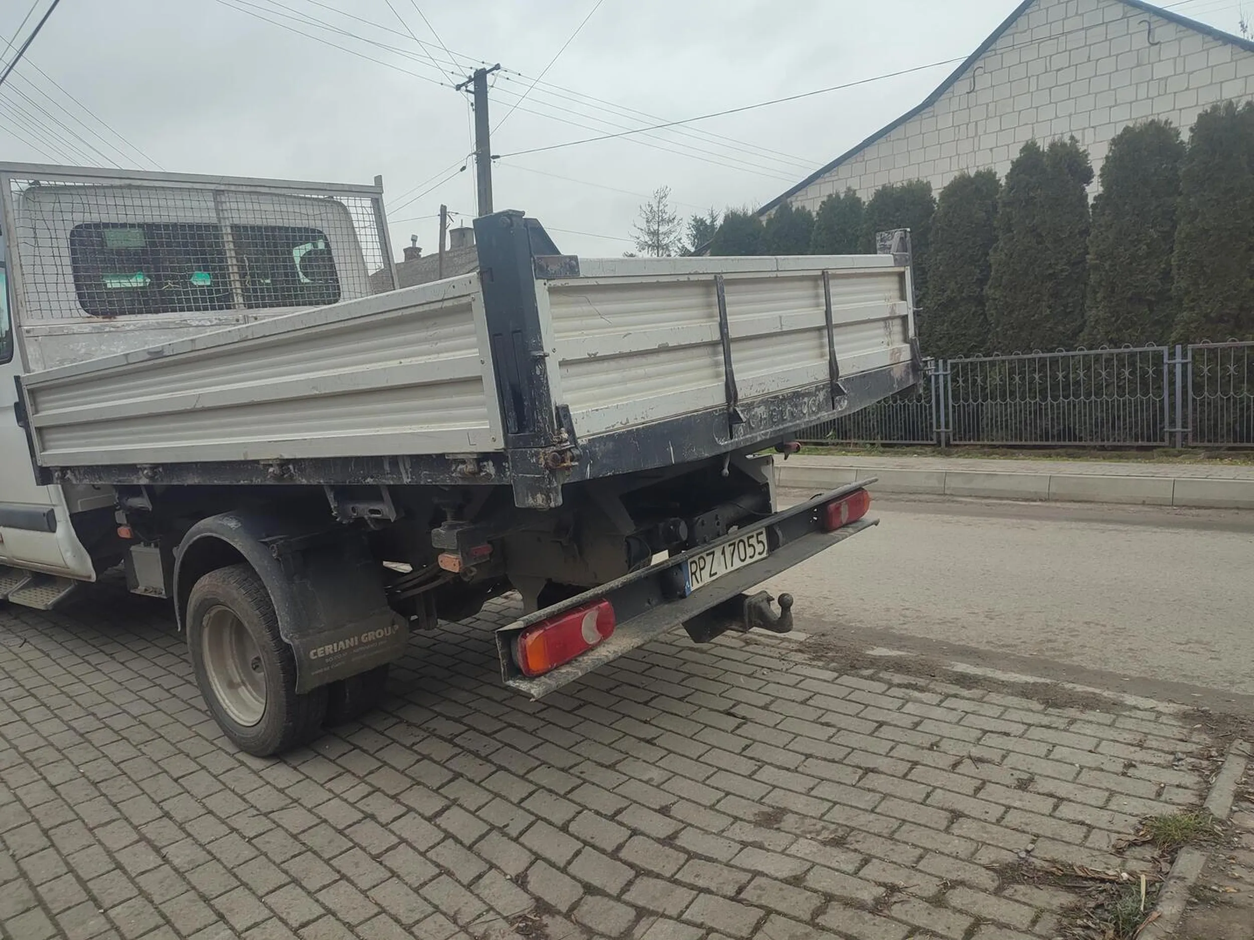 Świetnie zastawiasz autem wjazd