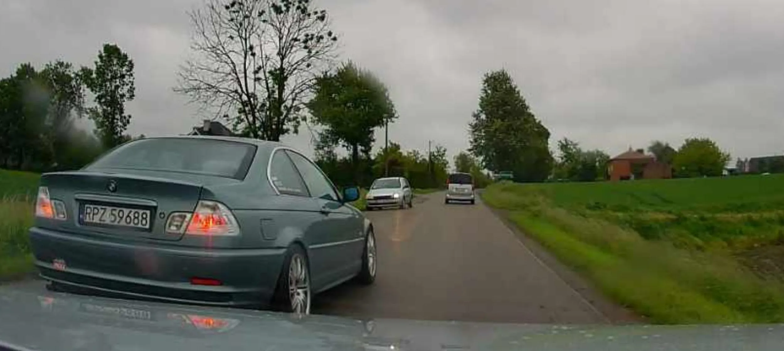 Wyprzedza na 3 ciego