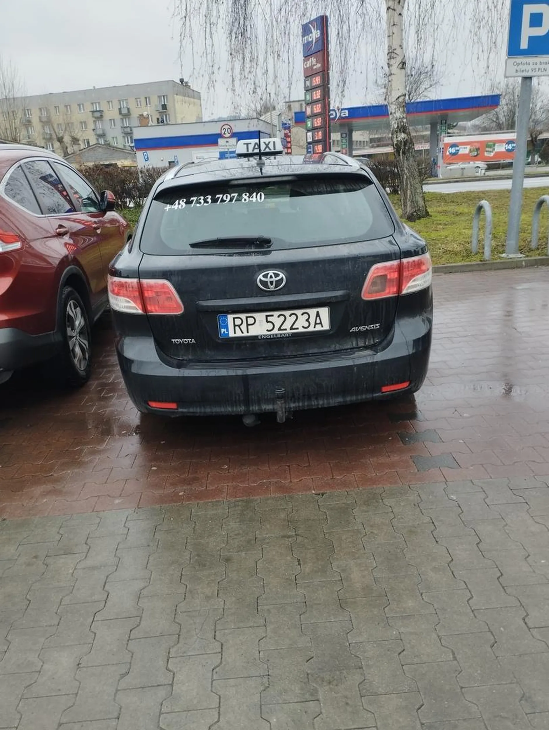 Bardzo arogancka kobieta. Myślę że niezrównoważona psychicznie. Potrafiła otworzyć drzwi mojego auta bo ona chciała zaparkować obok a się nie zmieści mimo, że moje auto stało w linii. Sama zaparkowała nieprawidłowo.