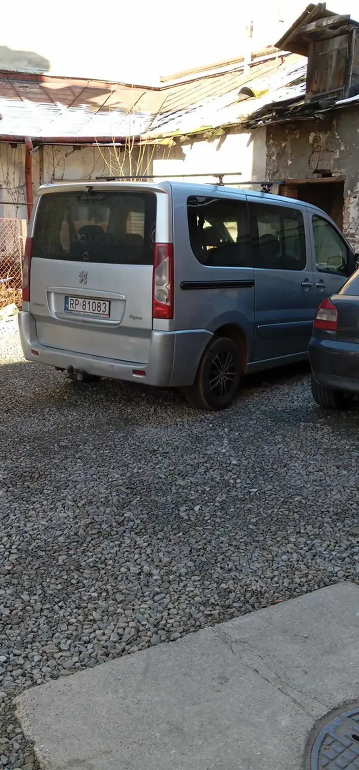 Baran zablokował 3 miejsce parkingowe