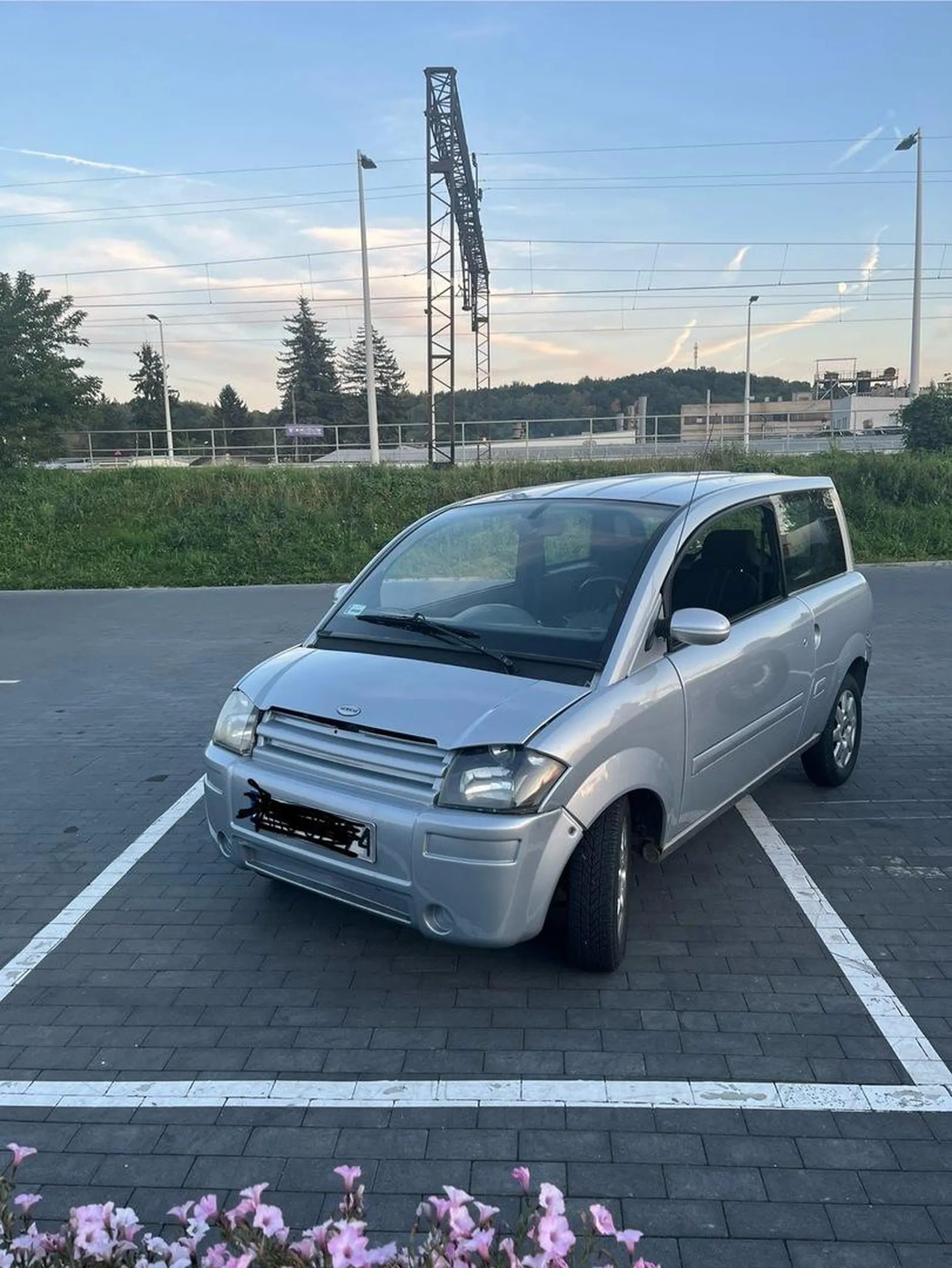 kierowca nie umi parkować nawet micro carem nie pozdrawiam za to należy się karny kutas!!.