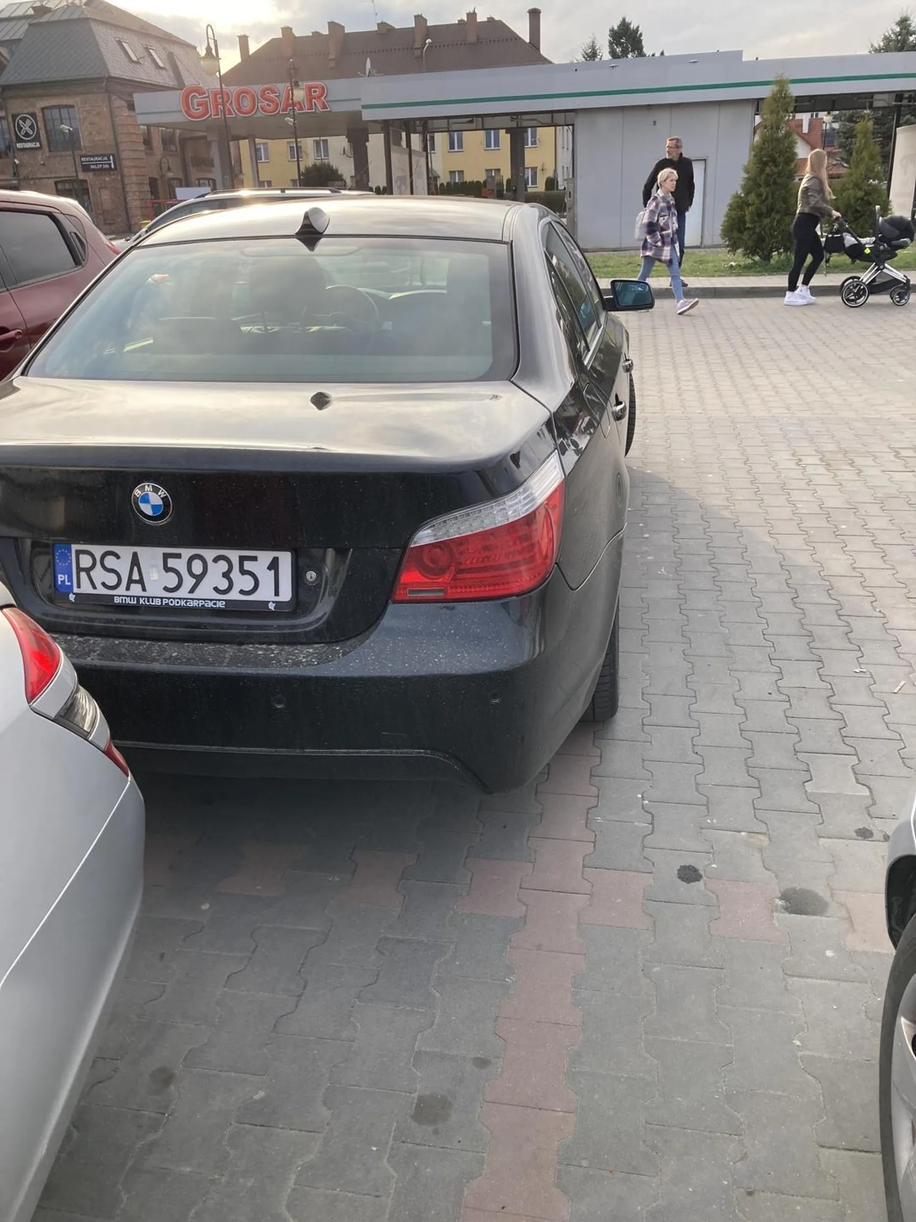 Fajna ruda z Tobą jeździ czasem po północy. A i parkowanie to też po mistrzowsku