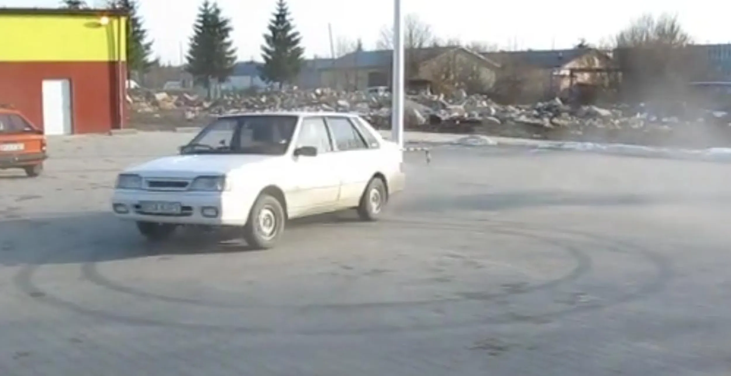 Ładnie pan jeździ Polonezem, chciałbym zobaczyć powtórkę :)