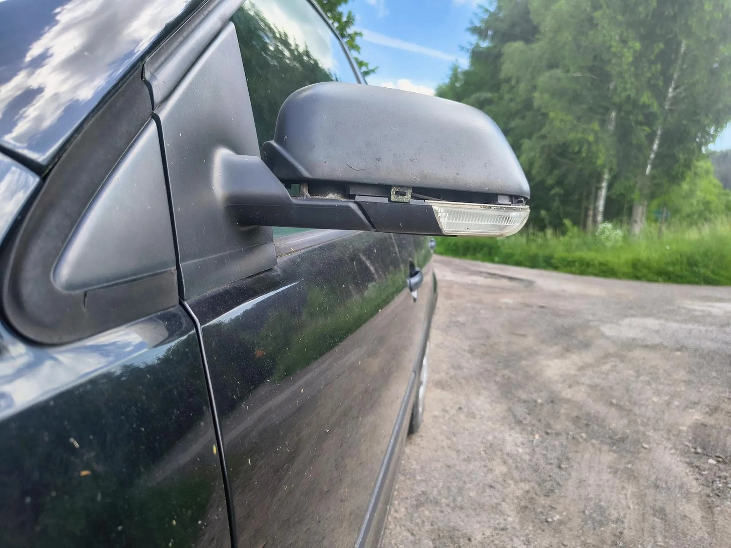 Wyprzedzając mnie chciał chyba zajechać mi drogę przy okazji uderzając w lusterko i nawet się nie zatrzymał