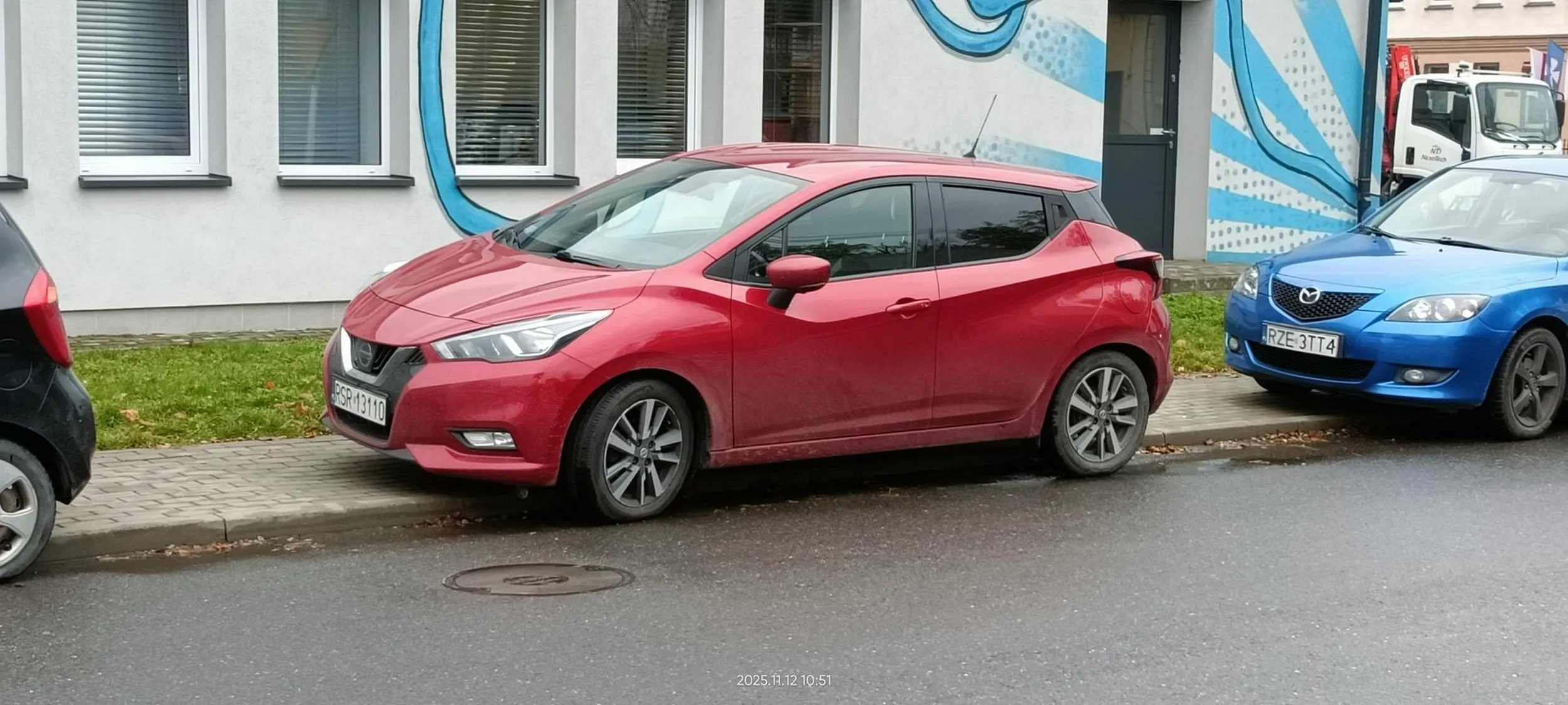 Święta krowa chodnikowa.