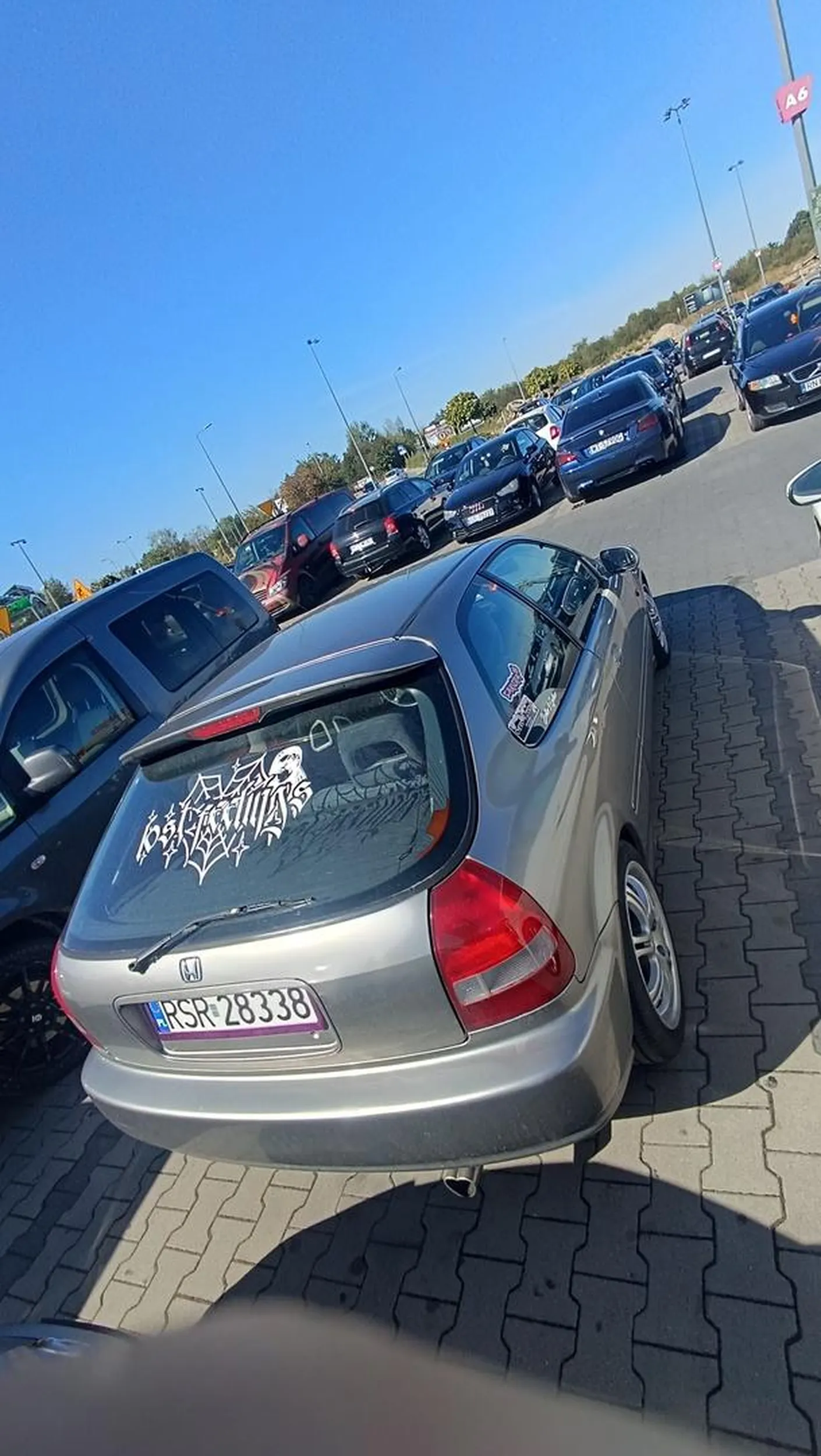 widzialem pod vivo jak cos tez mam civica bialego pozdro dla ciebie