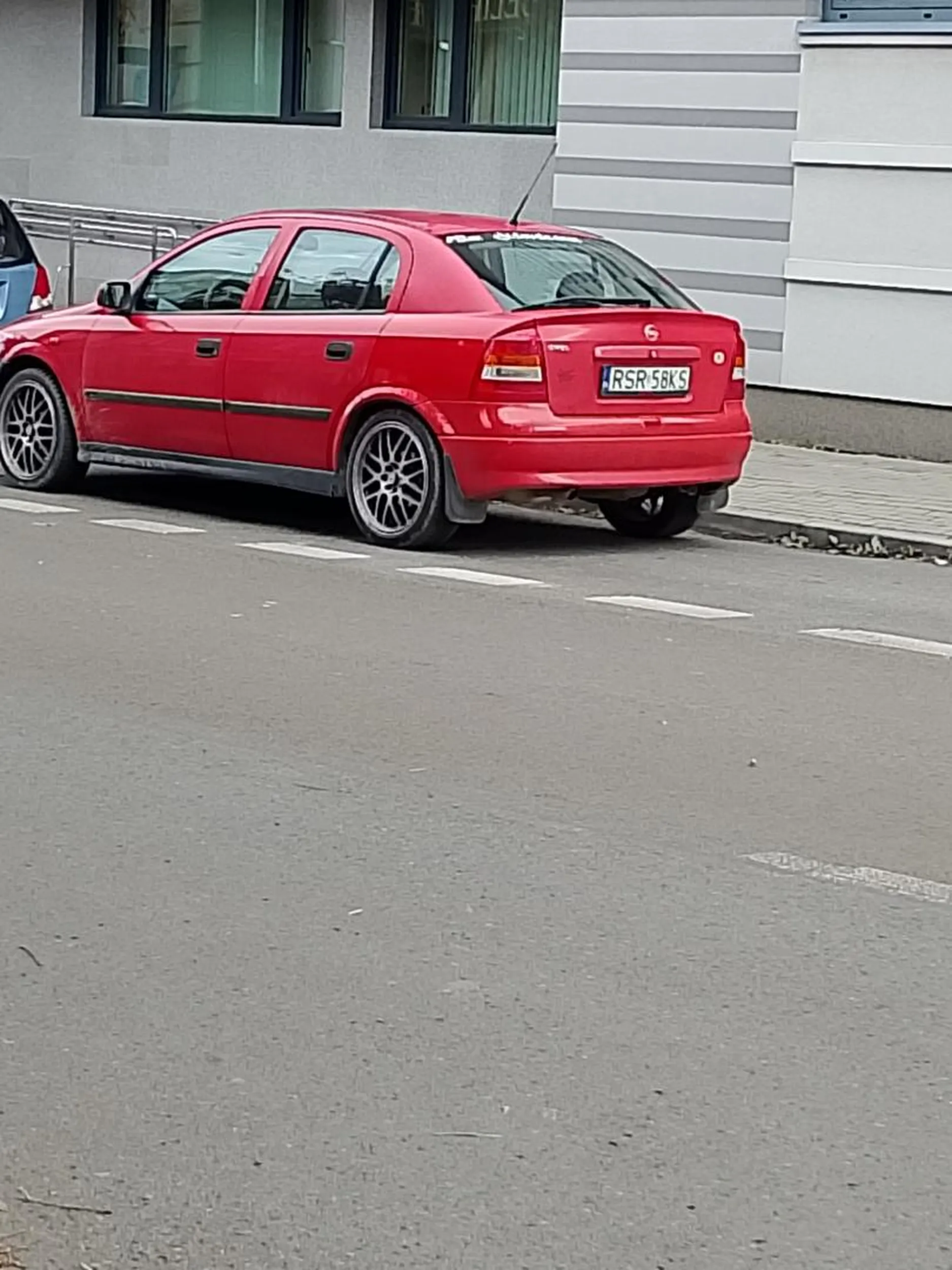 Weź gościu spał tego opla bo cośik w życiu nie wyszło i i bilet jest droższy od tej biednej budy