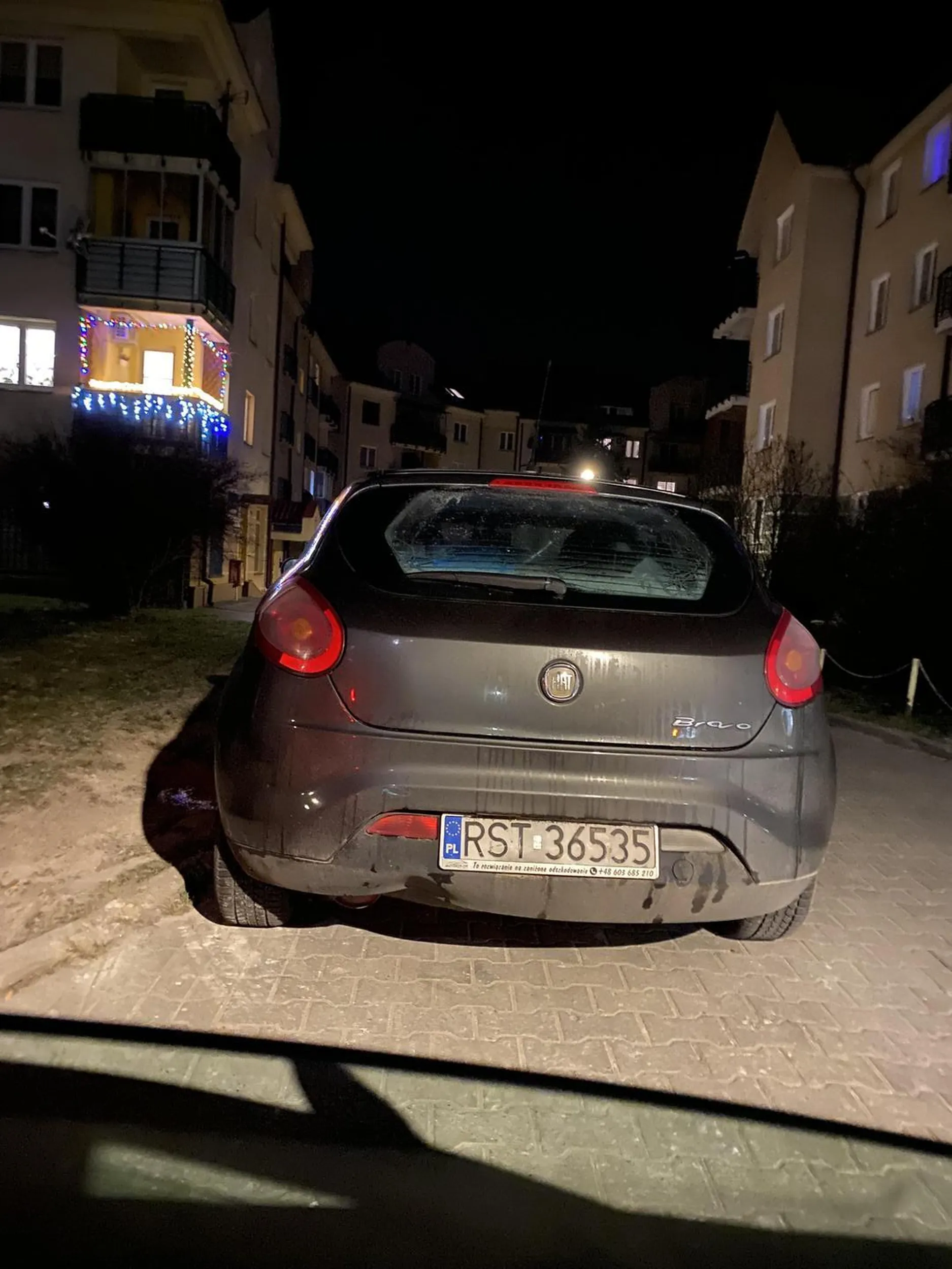 Przydałoby się nauczyć parkować. Nie pozdrawiamy - mieszkańcy Kraśnika