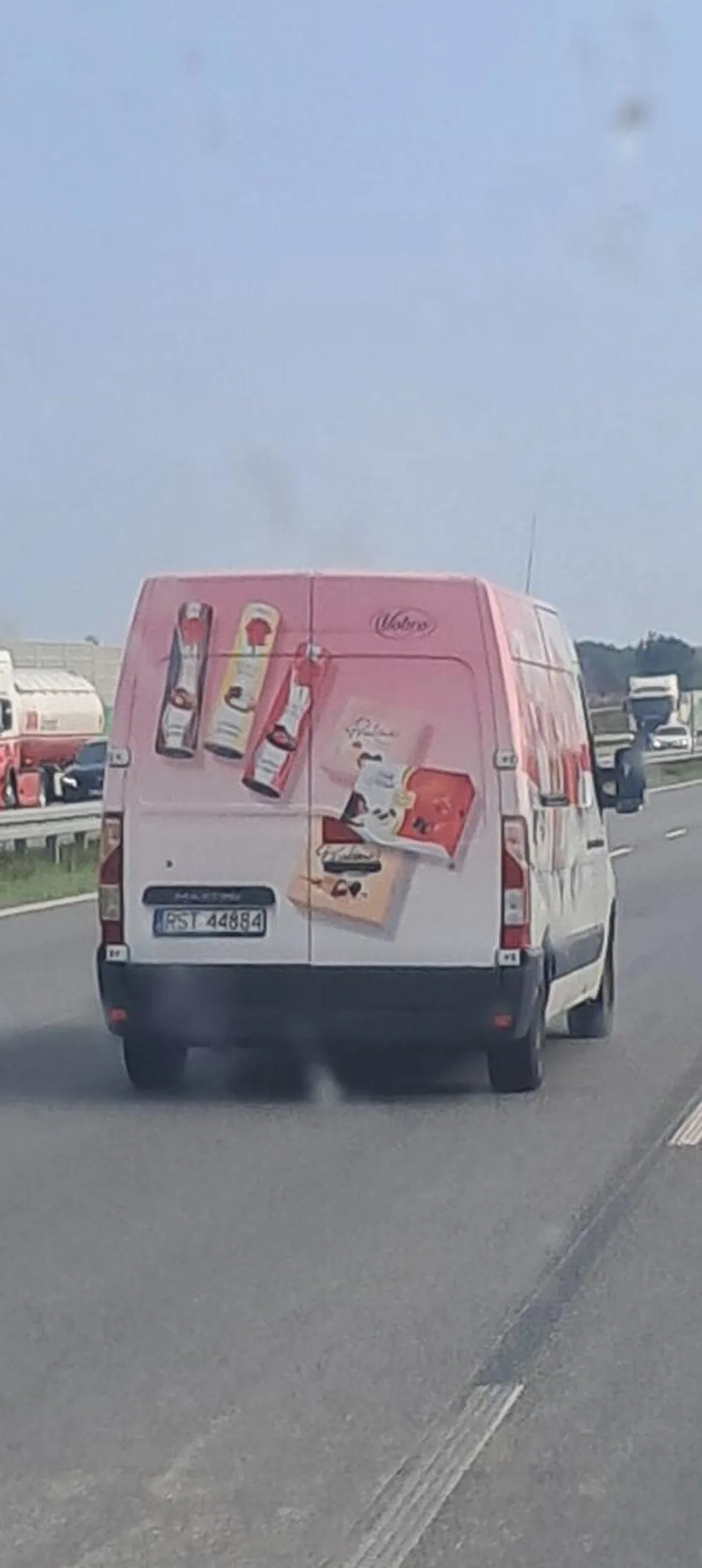 Zj3b jedzie środkiem królewicz