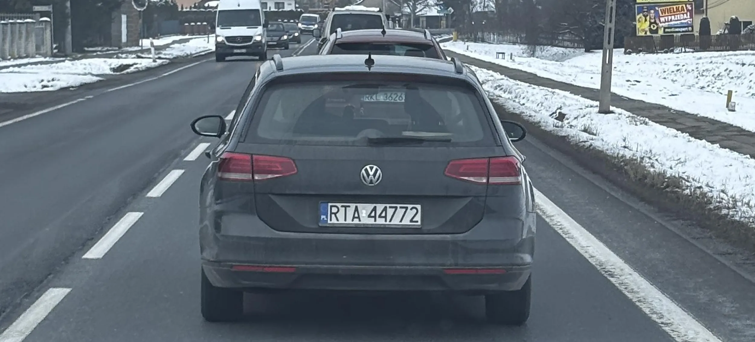 Jak nie umiesz jeździć to oddaj to prawko albo zostaw to się pochwalisz dzieciom że coś jest życiu osiągnąłeś ps. Tego środkowego palca sobie do oka wsadź bo i tak ślepy jesteś