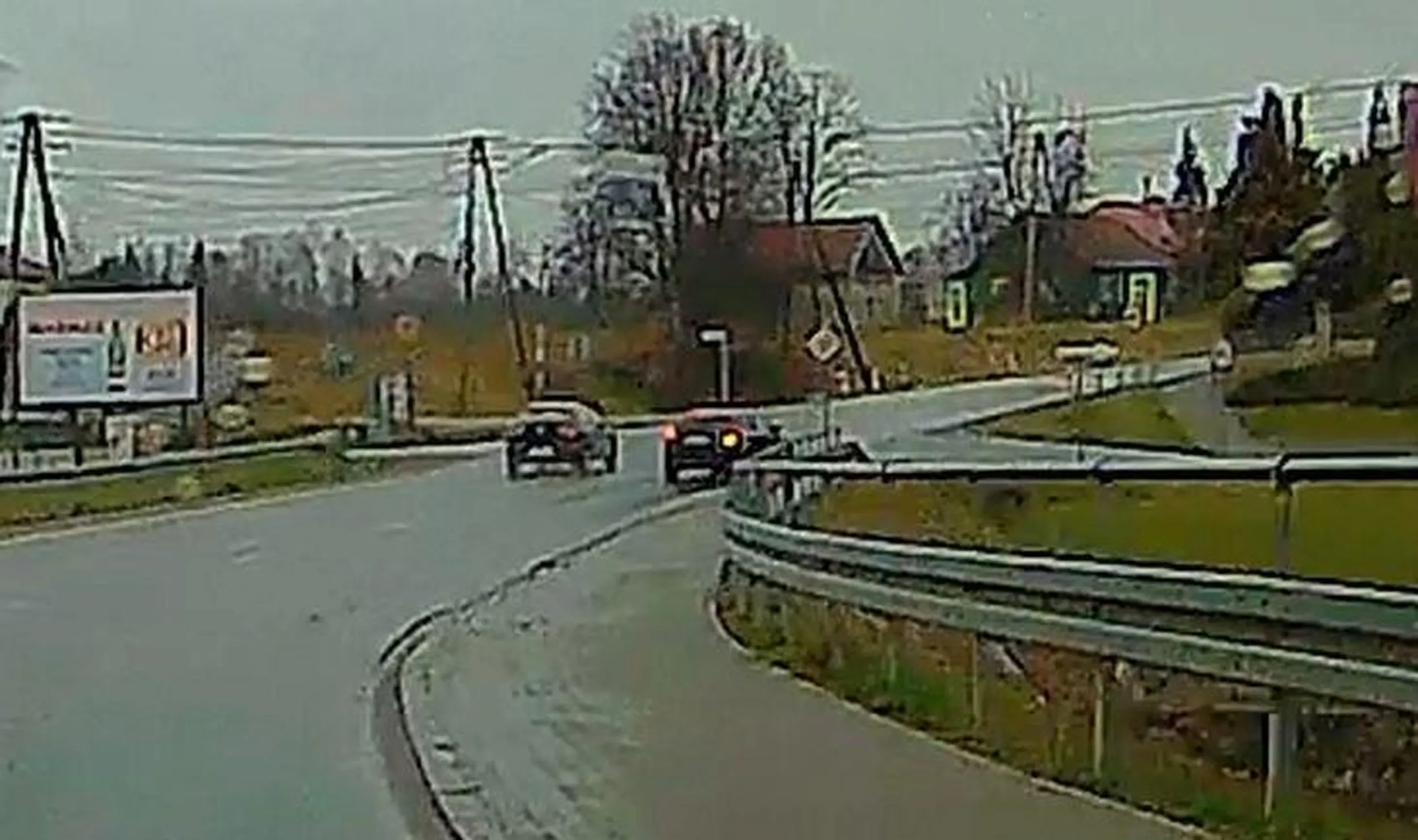 Piękne wyprzedzanie na skrzyżowaniu.