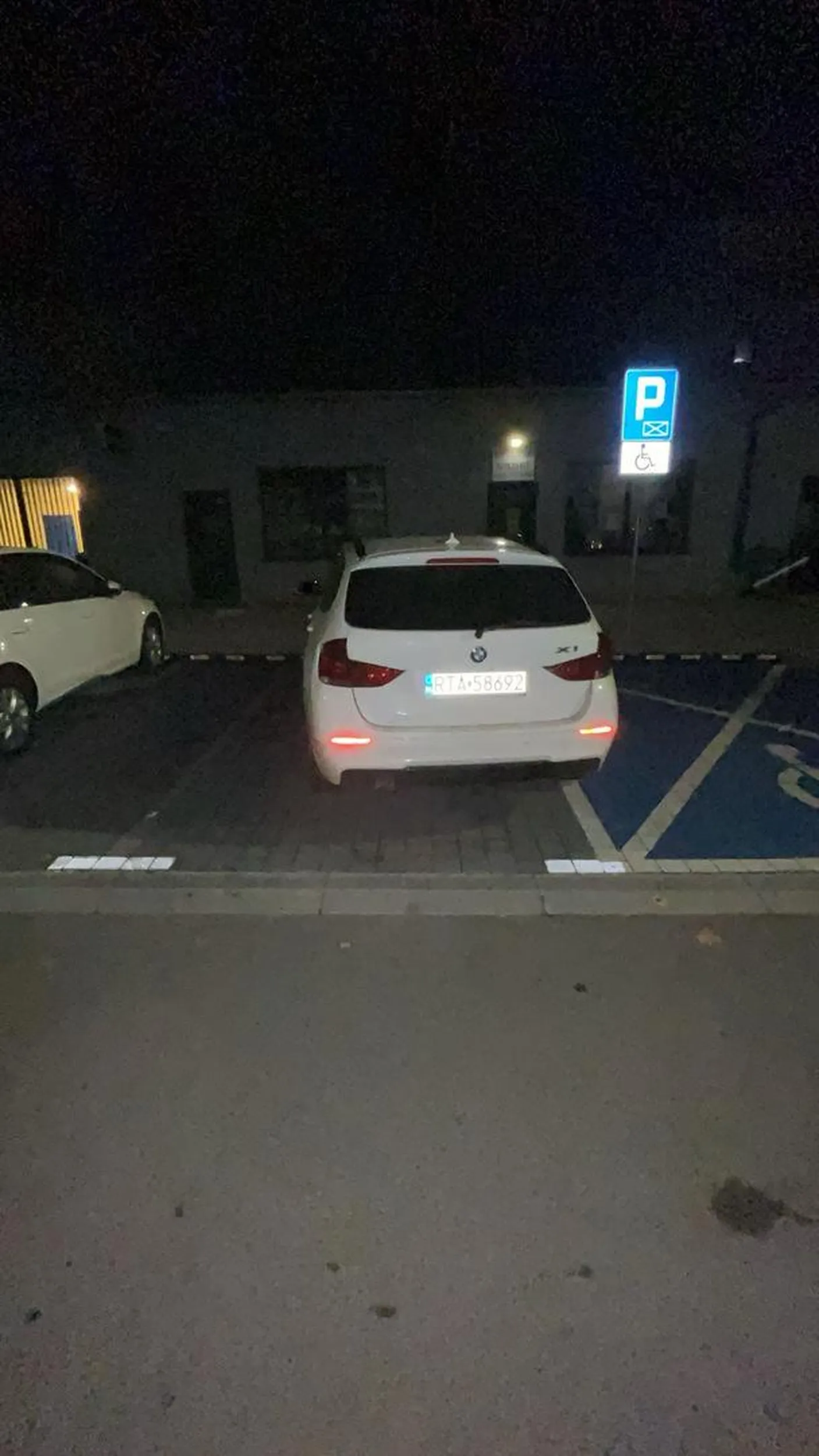 Nie pozdrawiam idioty co nie umie parkować