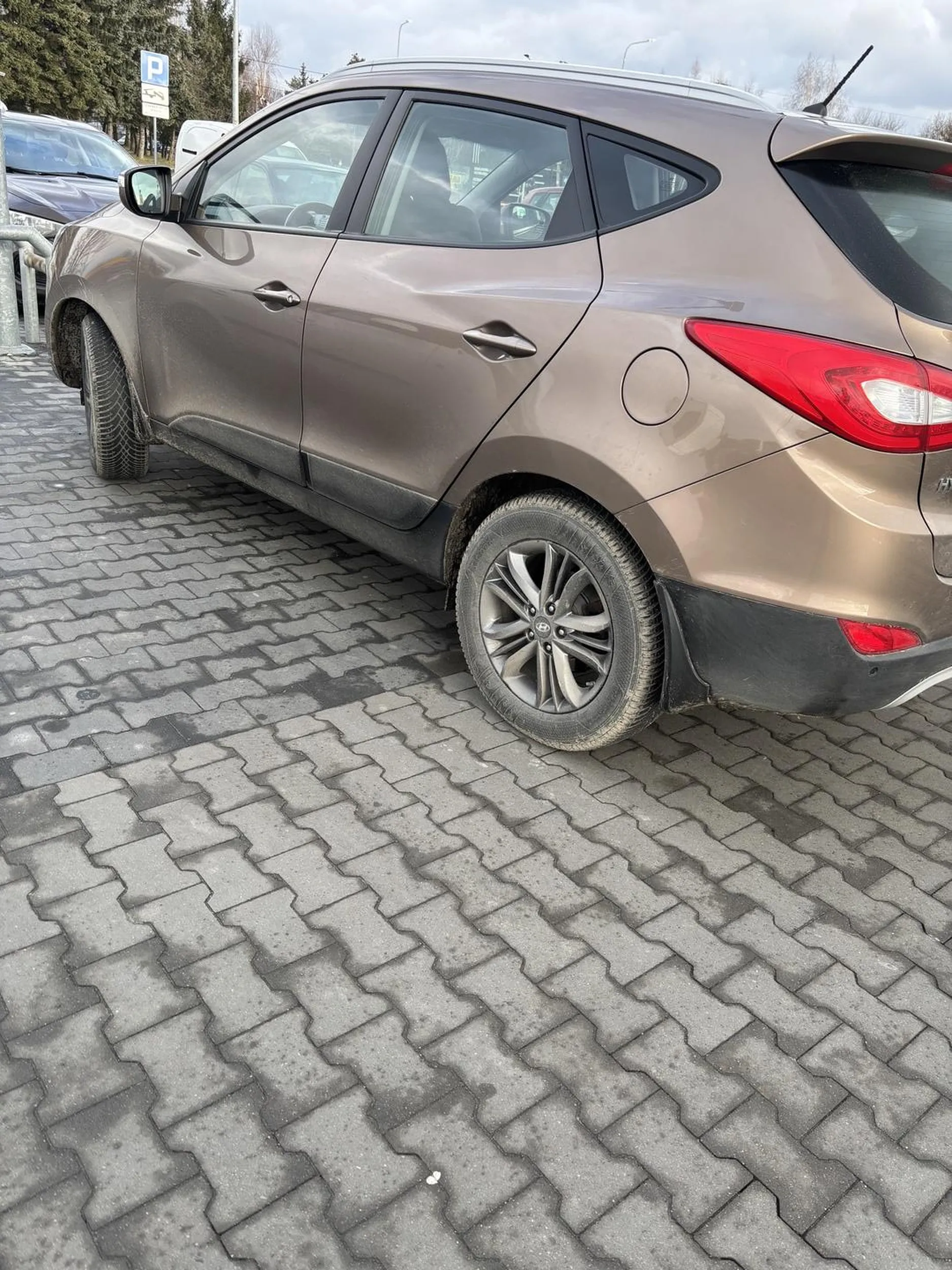 Może jeszcze zaparkować na środku ?