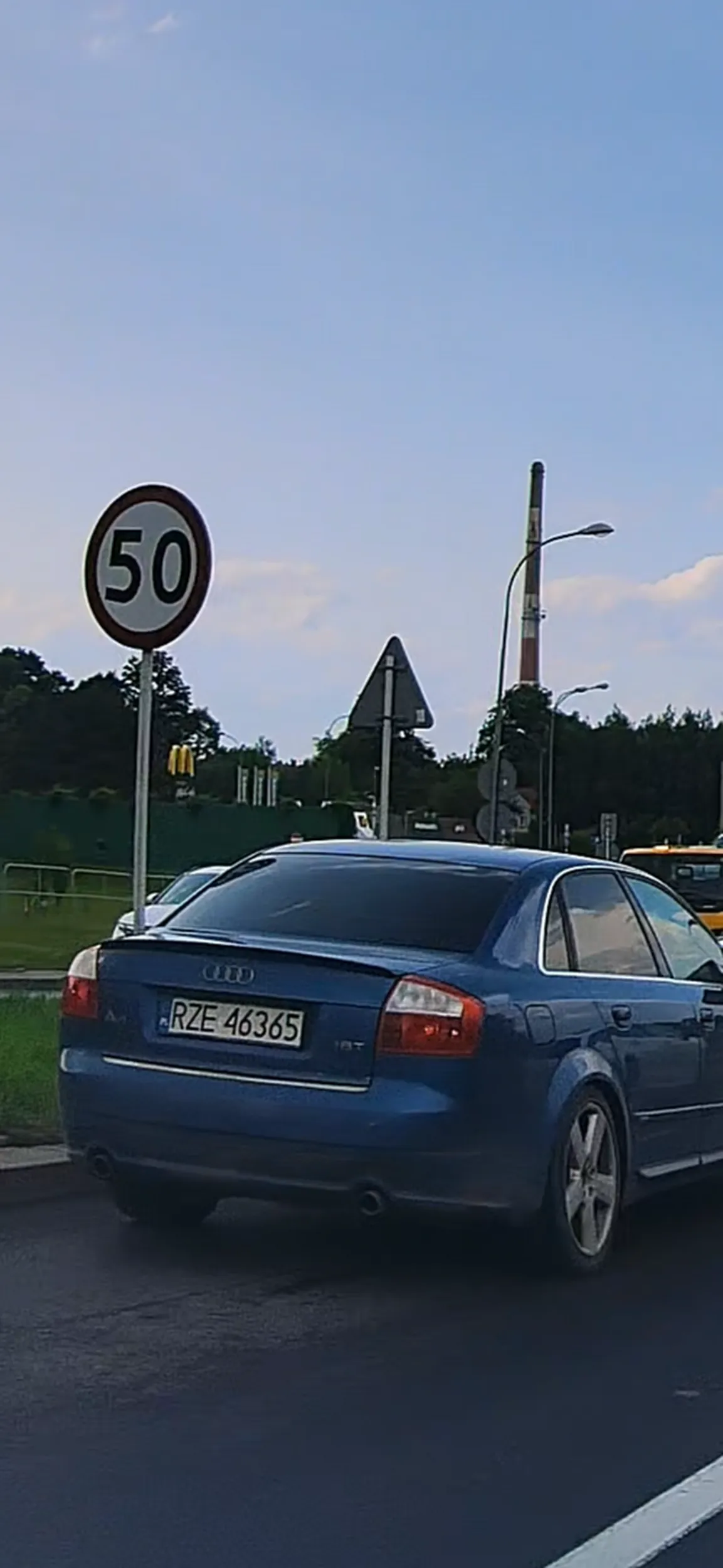 Kolego co to za lotka z tyłu? Fajnie wygląda, myślałam że na s pędzisz, tak to zjechałabym w stronę stacji się dopytać, ale było już za późno ;)