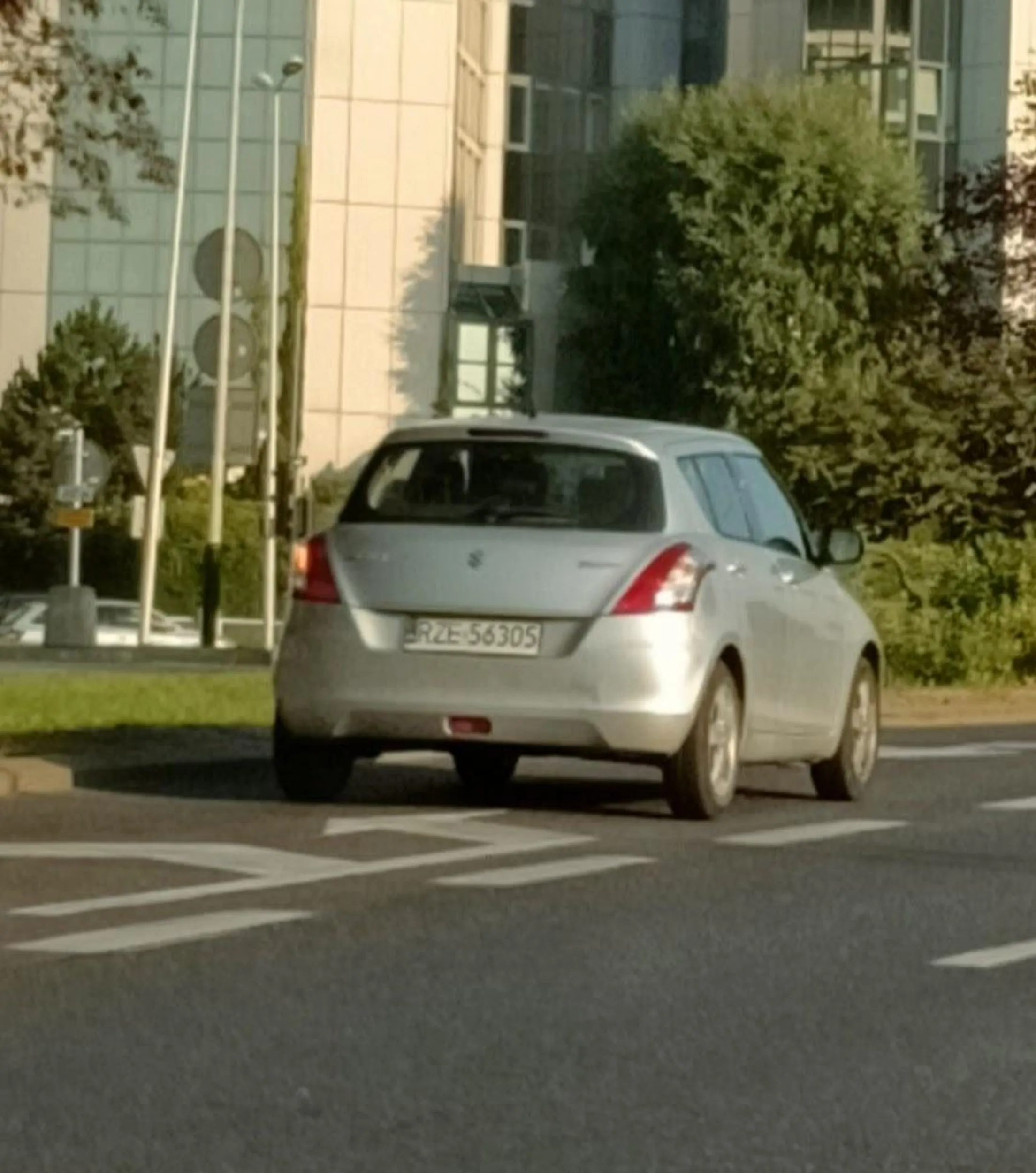 Królowa lewego pasa. Kilometrami zamula lewy pas, bo przecież skręca w lewo.