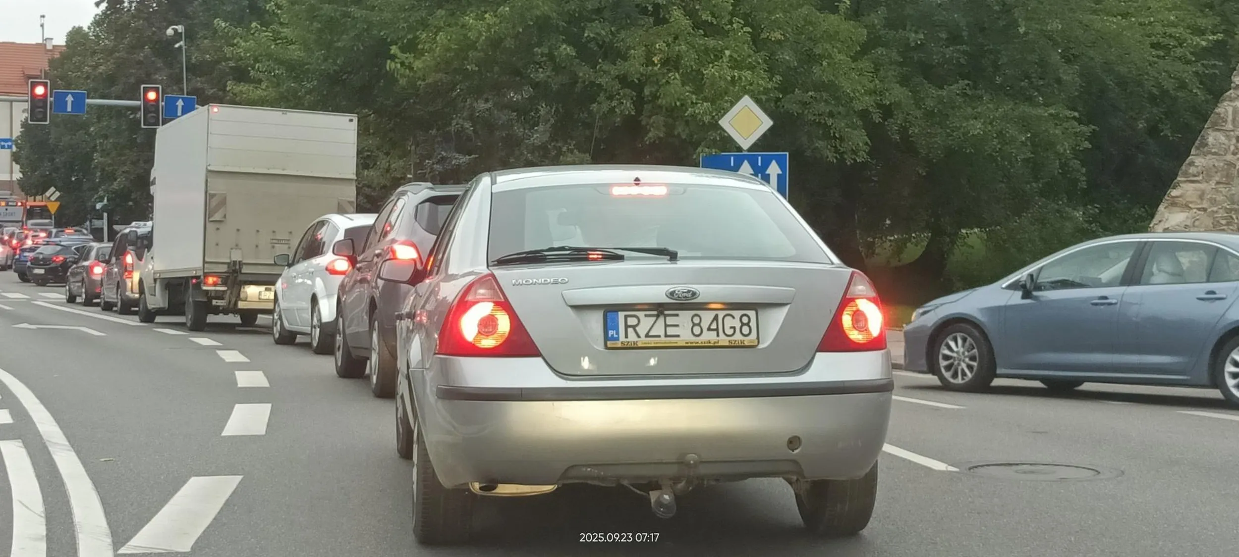 Król buspasów nie używa kierunkowskazów.