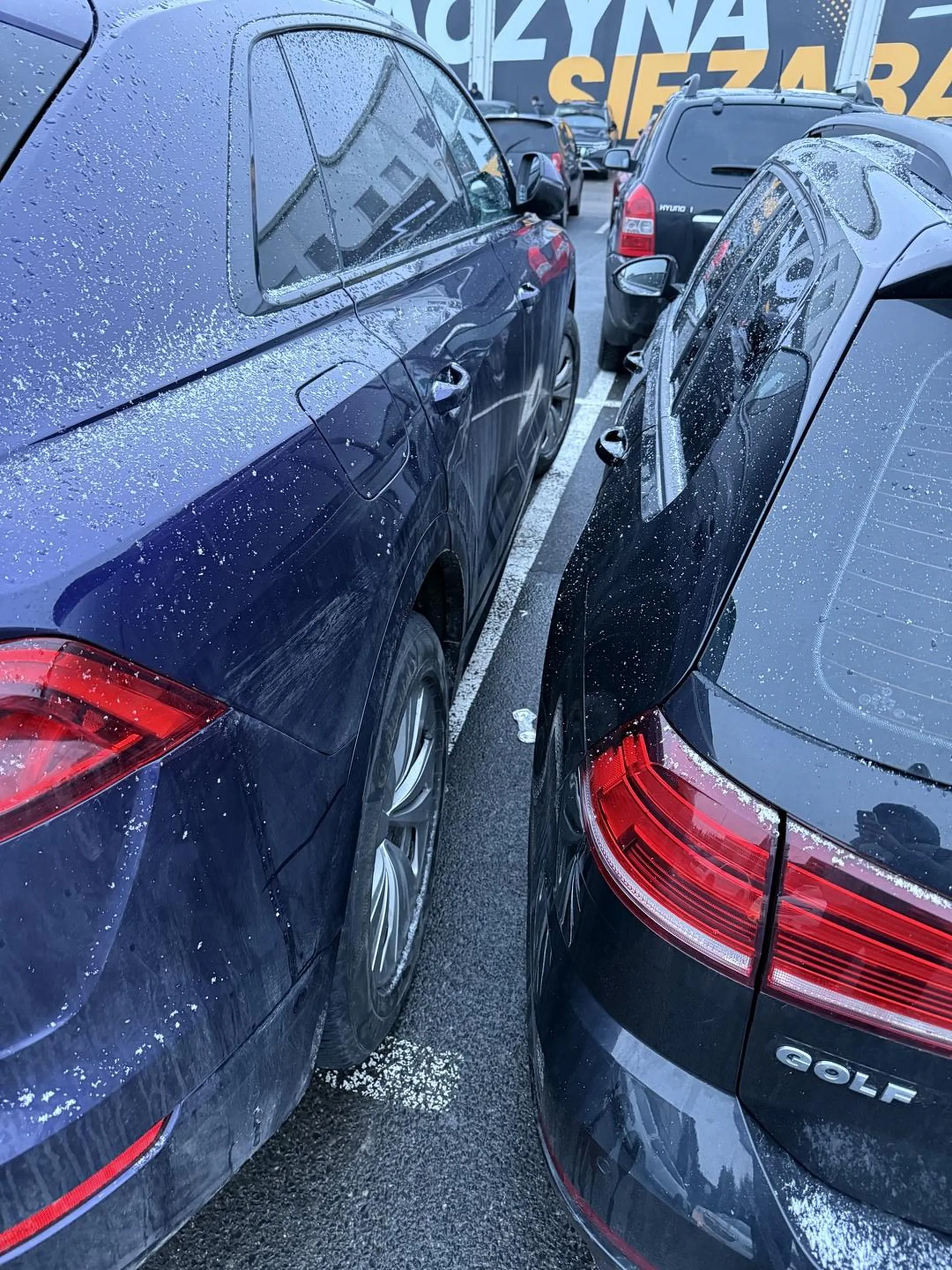 Nie byłem w stanie wejść od strony kierowcy do samochodu, bo kierowca samochodu marki Audi nie umie parkować. Nie pozdrawiam