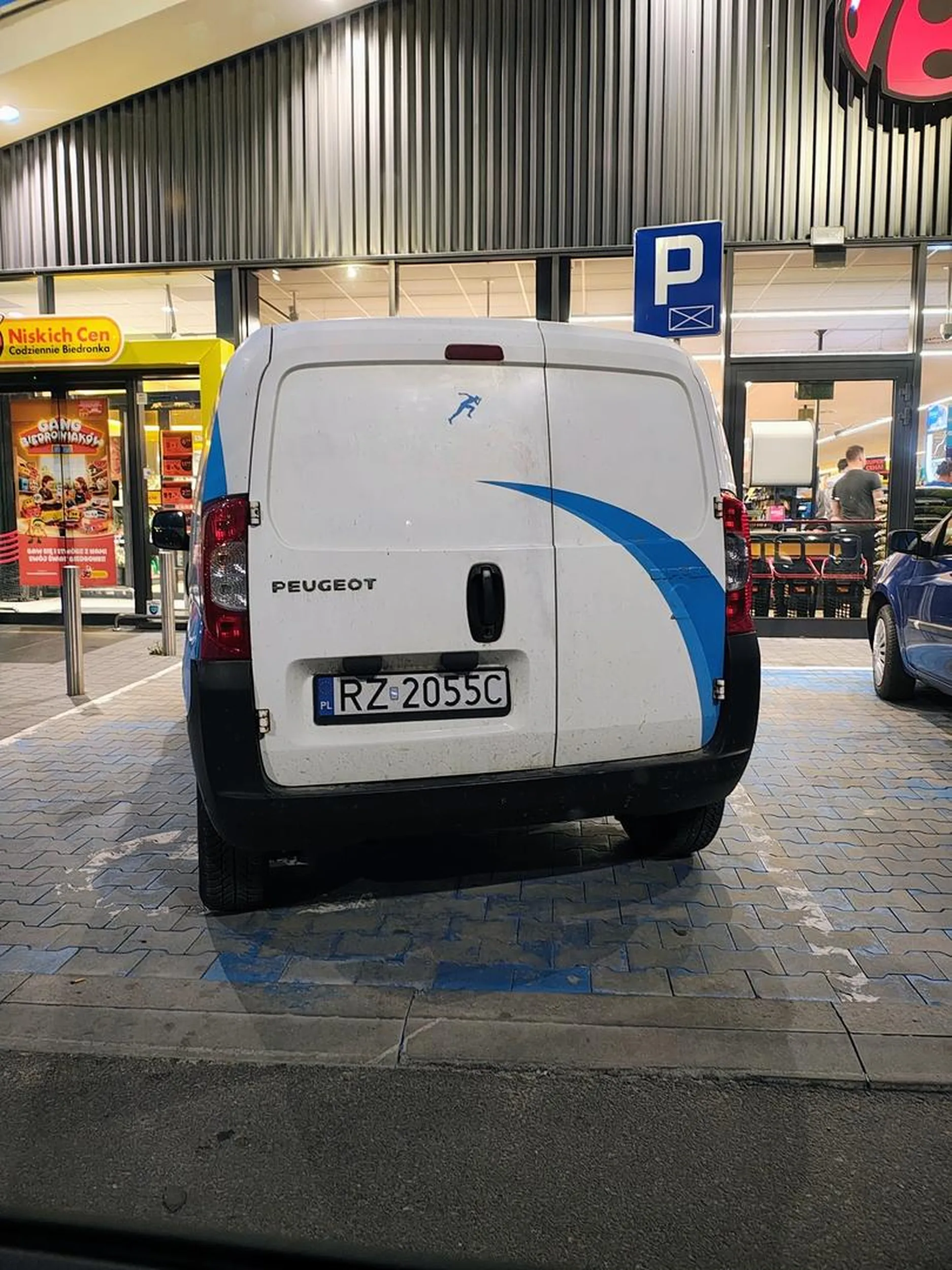 Niepełnosprawny? Chyba umysłowo! Zero plakietki o niepełnosprawności, WSTYD!