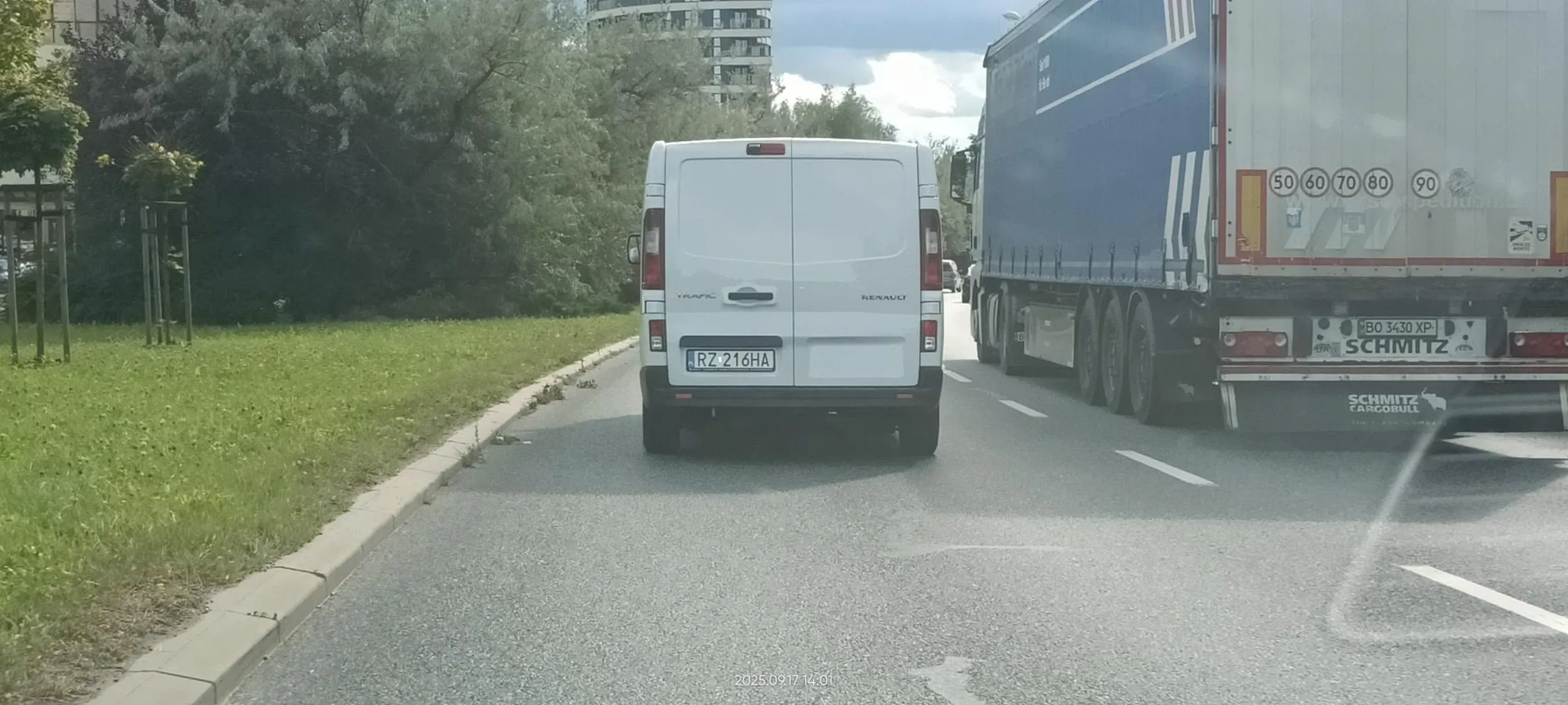 Król lewego pasa. Wszyscy go prawą stroną wyprzedzają.