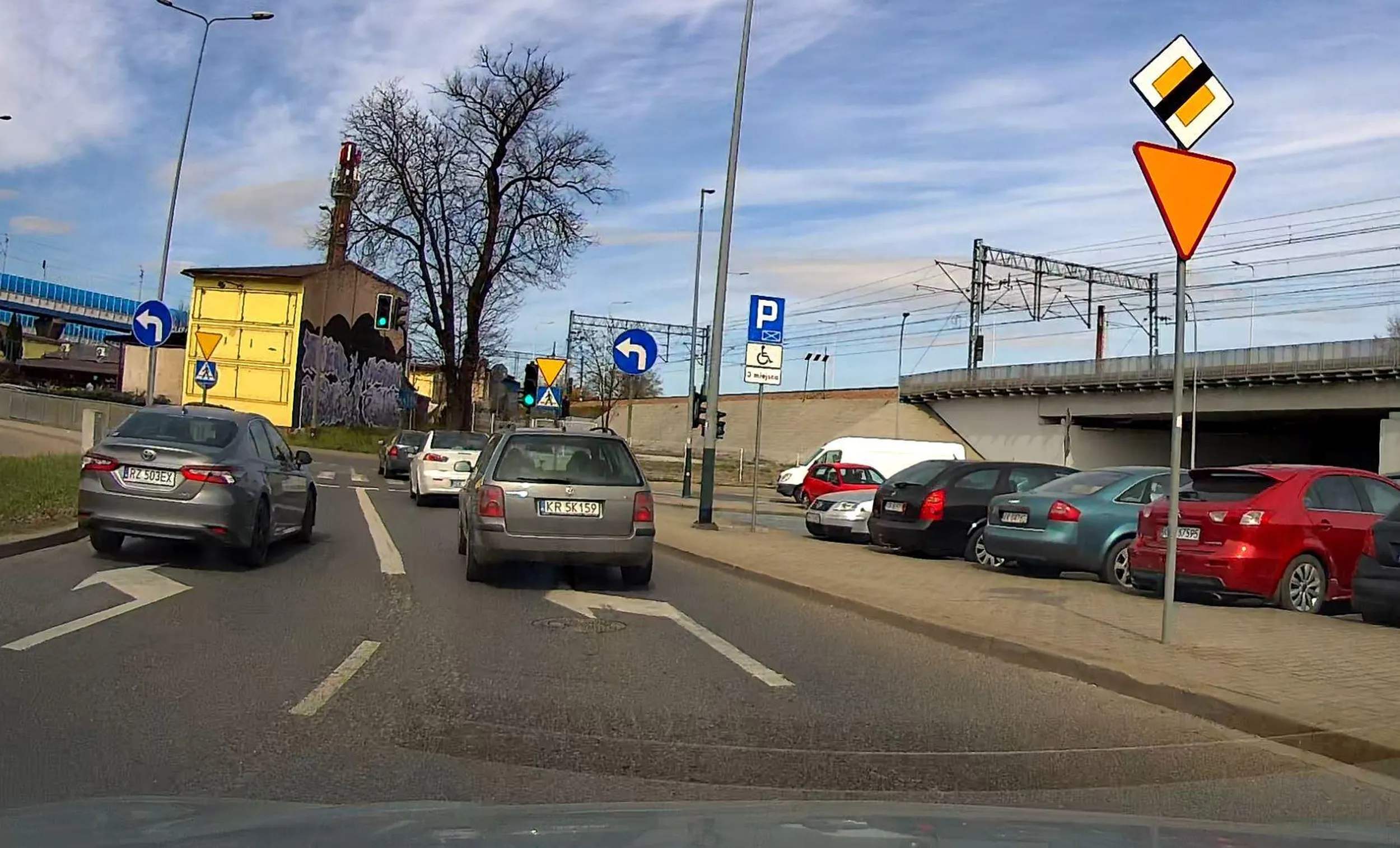 Omijamy korki i wpierdalamy się na bus pas. Rzeszów może, bo oni lepsi x) kretyn