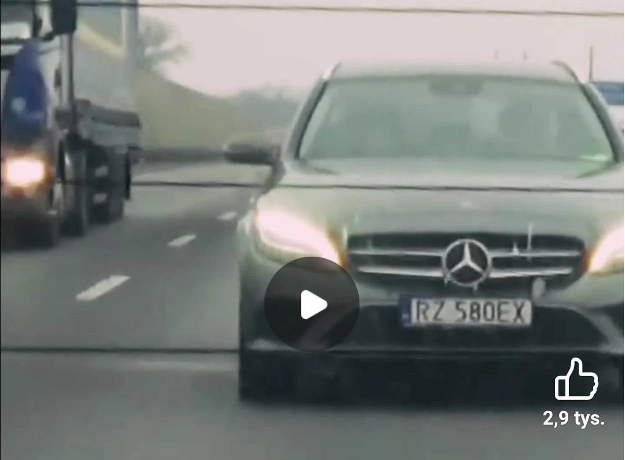 Pirat drogowy. Oślepia długimi, przekracza prędkość, nie zachowuje odstępu (siedzi na zderzaku). Wyjątkowo złośliwy kierowca.