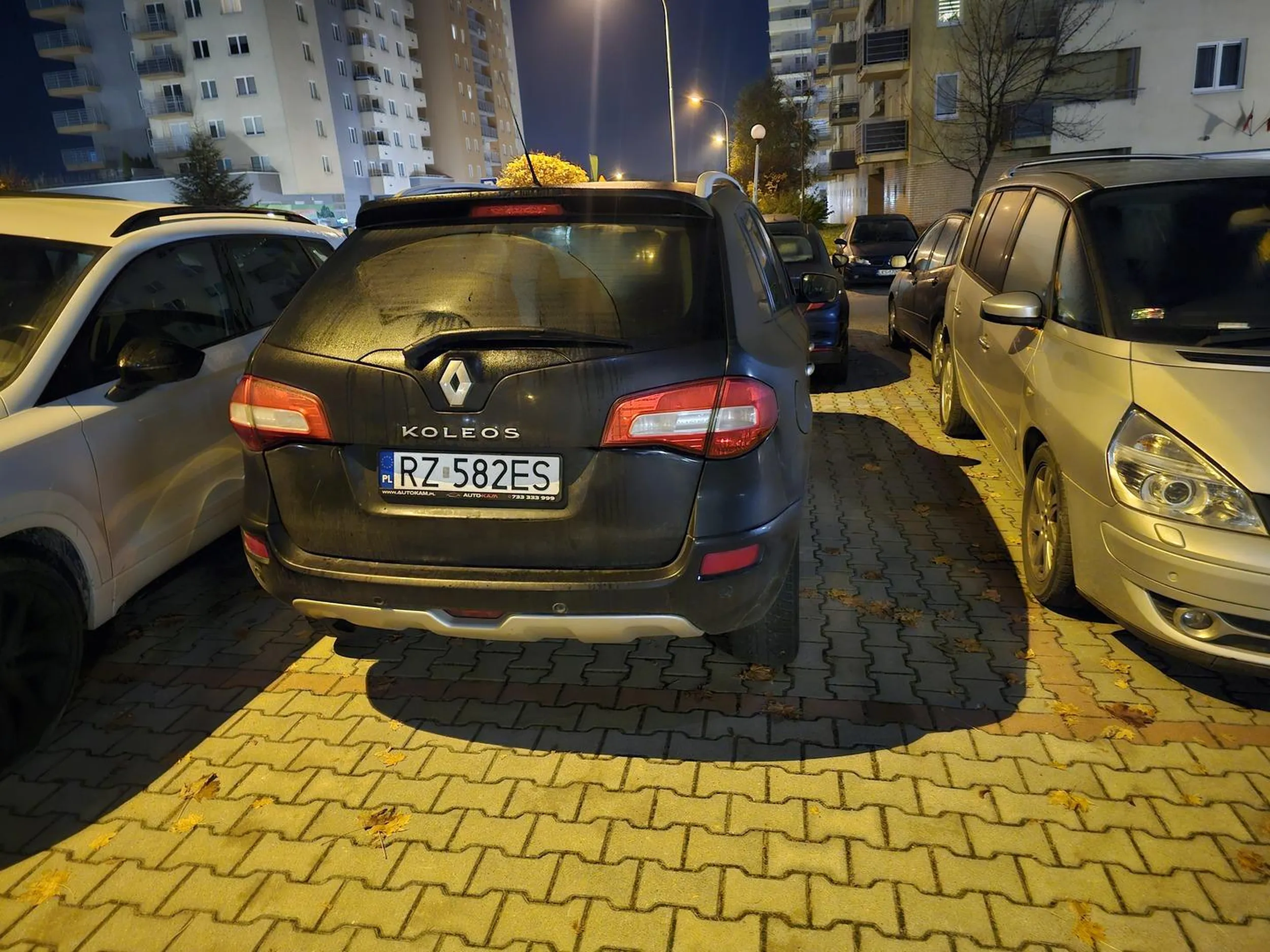 Zastanawiam się czy kurs nauki jazdy pod choinkę wystarczy czy jeszcze kurs życia w społeczeństwie? Następnym razem będziesz wchodzić bagażnikiem :)