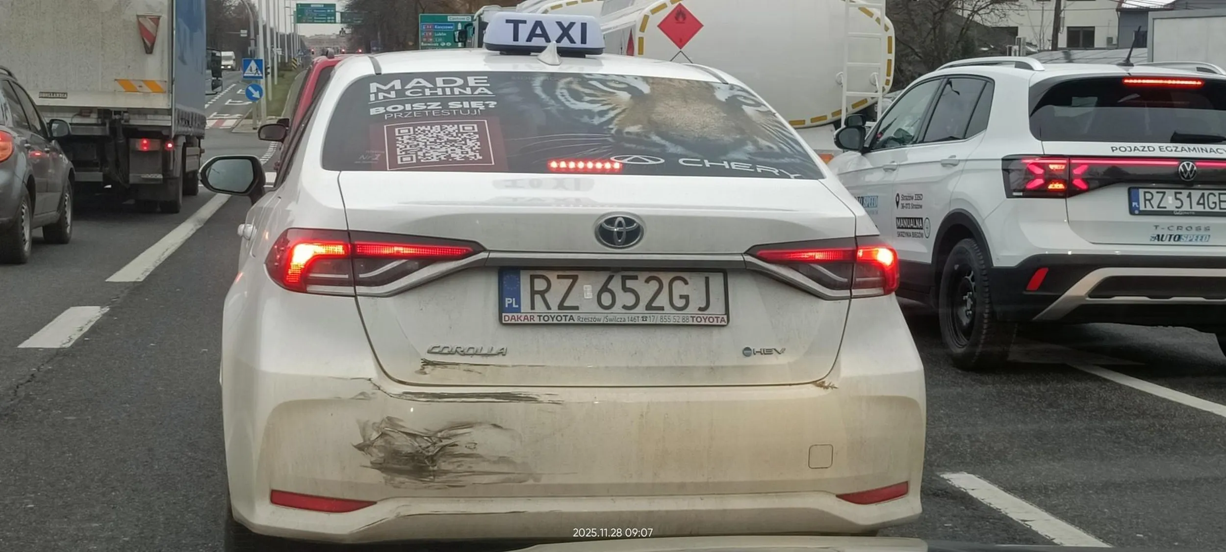 Typowa złotówa. Jak się nie wpier... przy zmianie pasa to nie przeżyje.