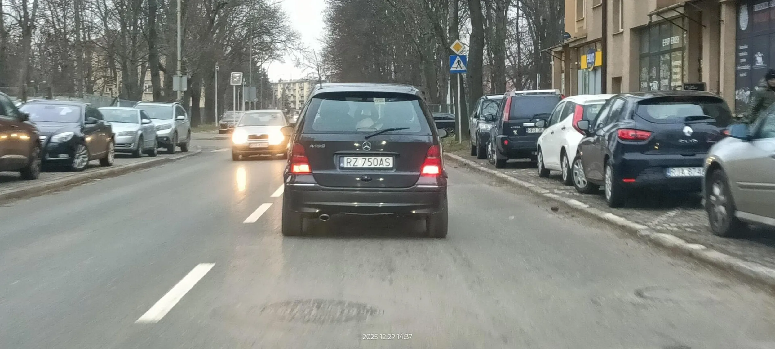 Ciejta zamula 20-30 km/h.