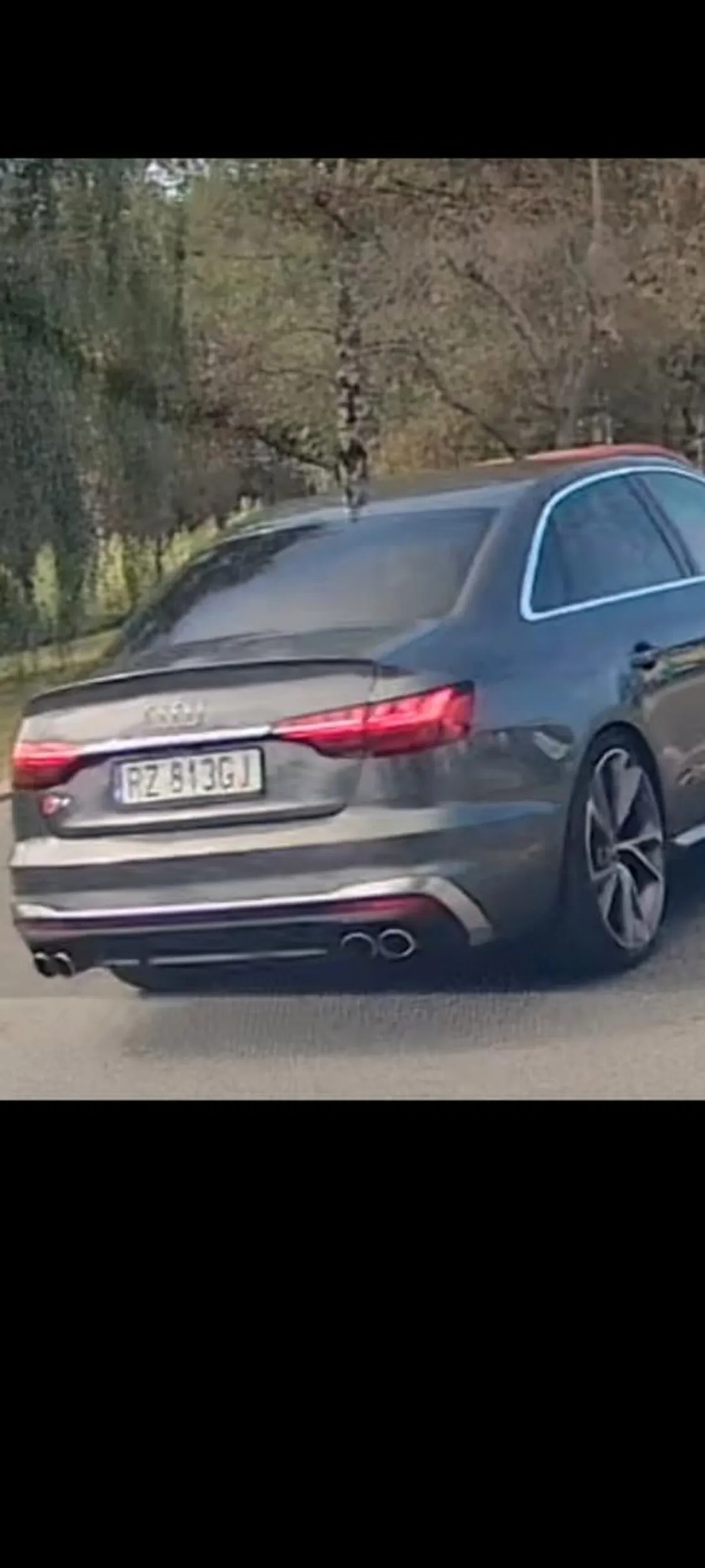 Niebezpiecznie wyprzedzał inny samochód kilkukrotnie przekraczając prędkość. Inni kierowcy uciekali samochodami z drogi aby uniknąć zderzenia.