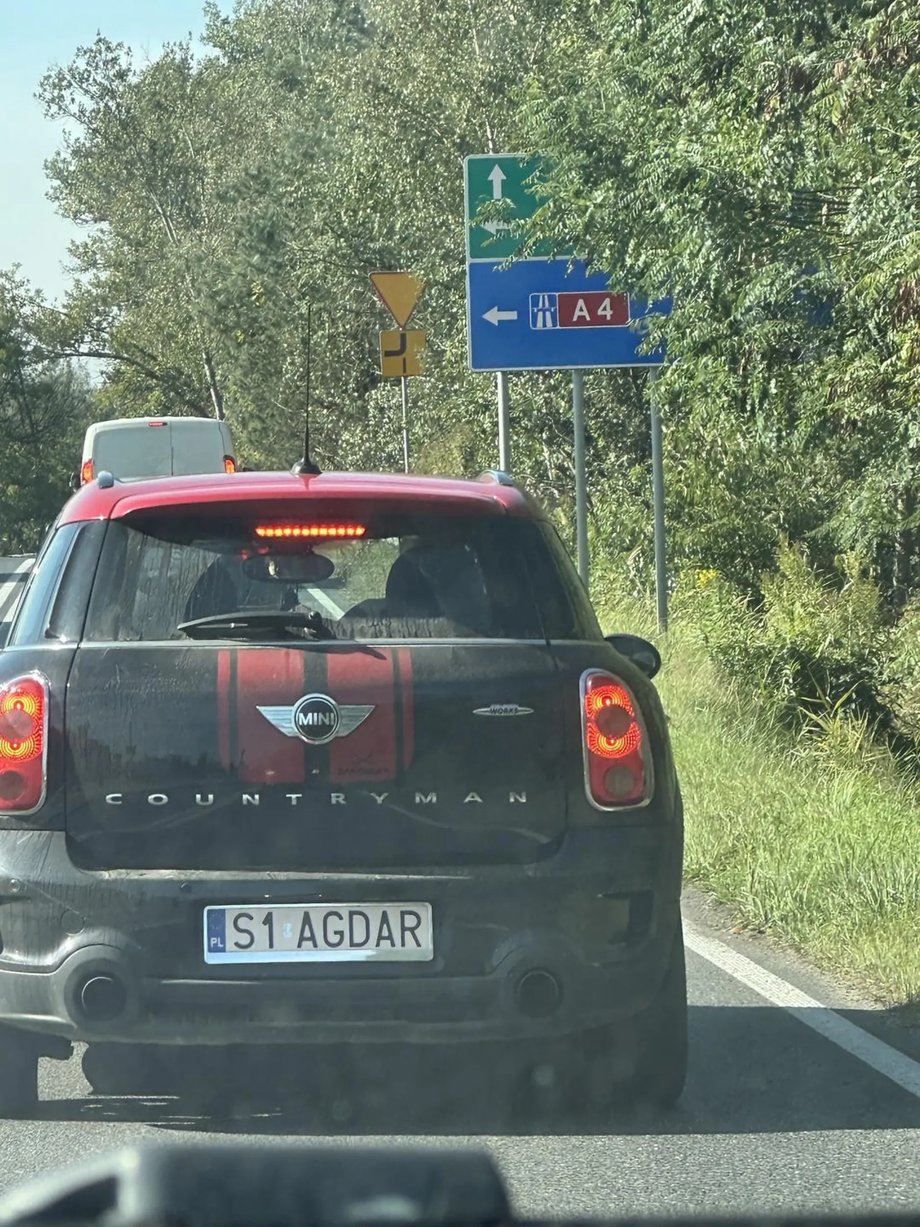 Dobrze, że indywidualna to łatwo zrobić recencje. Kierowca tragicznie jeździ zapobiegawczo blokując ruch i wkur;?a innych kierowców. Dej se spokój i zostań w domu z tą jazdą